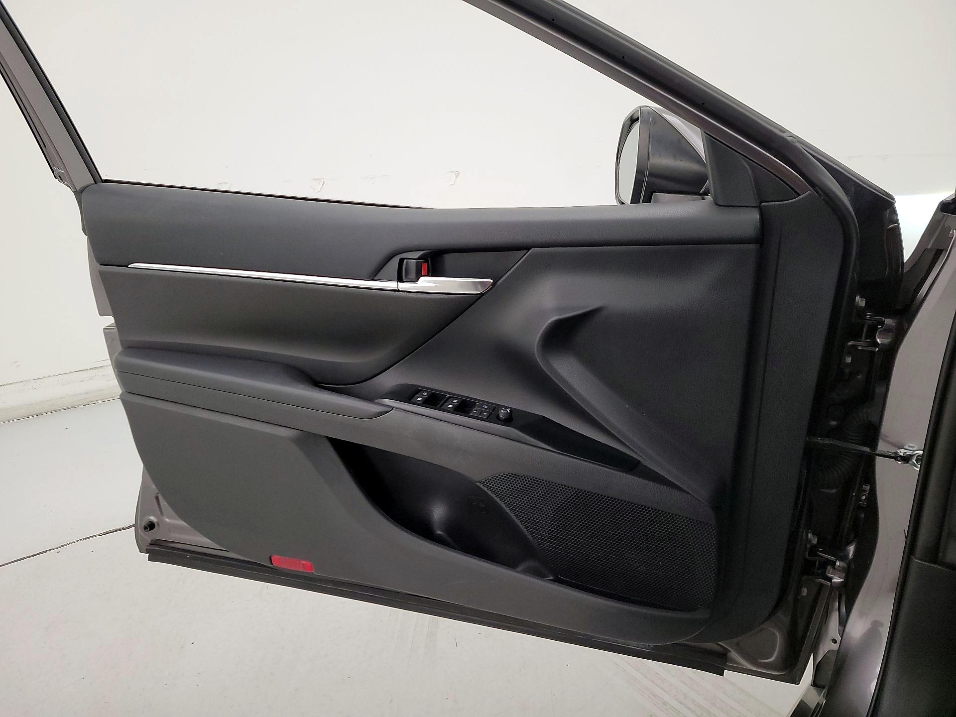 Thumbnail: 2020 Toyota Camry - 12