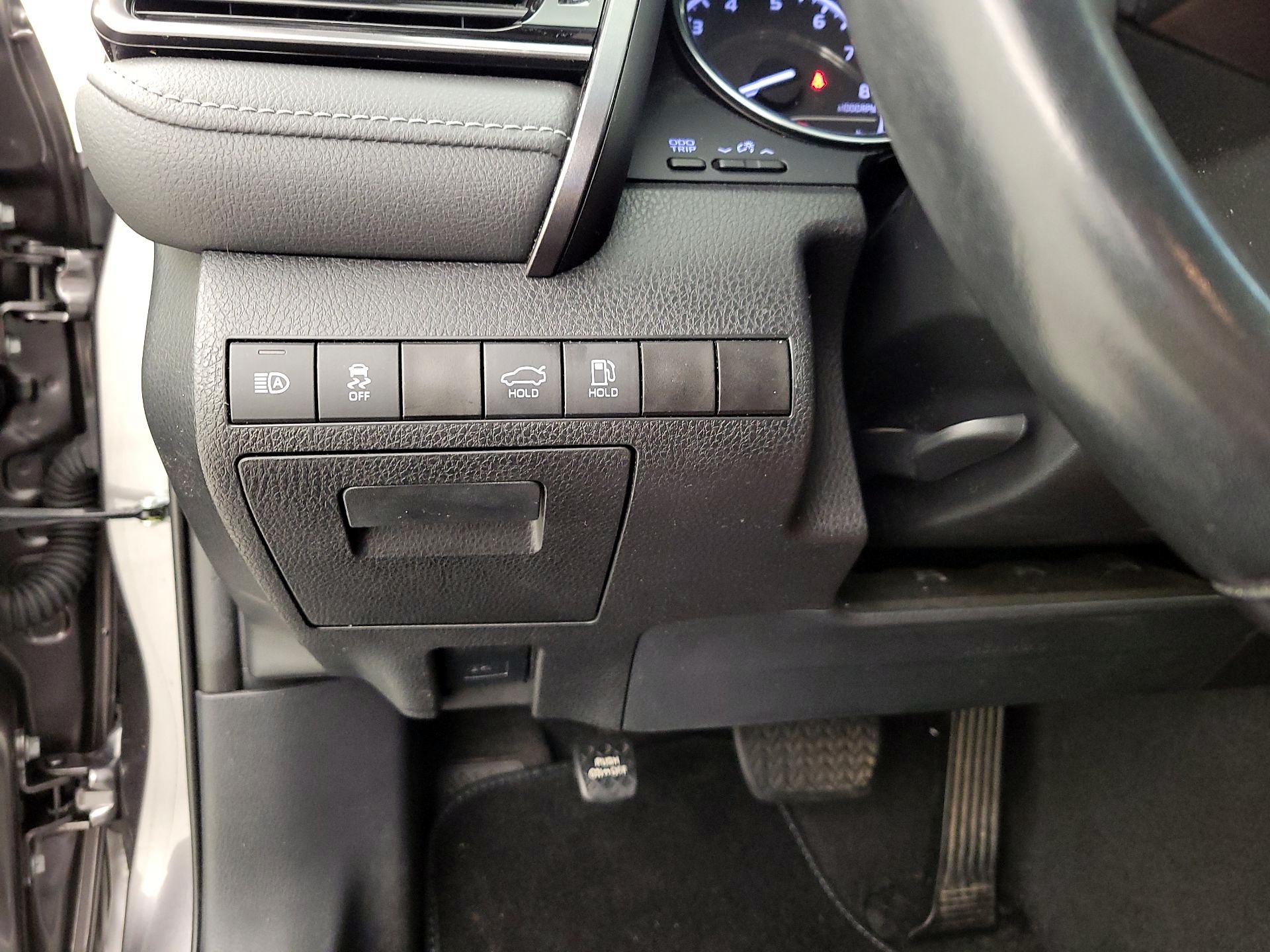 Thumbnail: 2020 Toyota Camry - 13