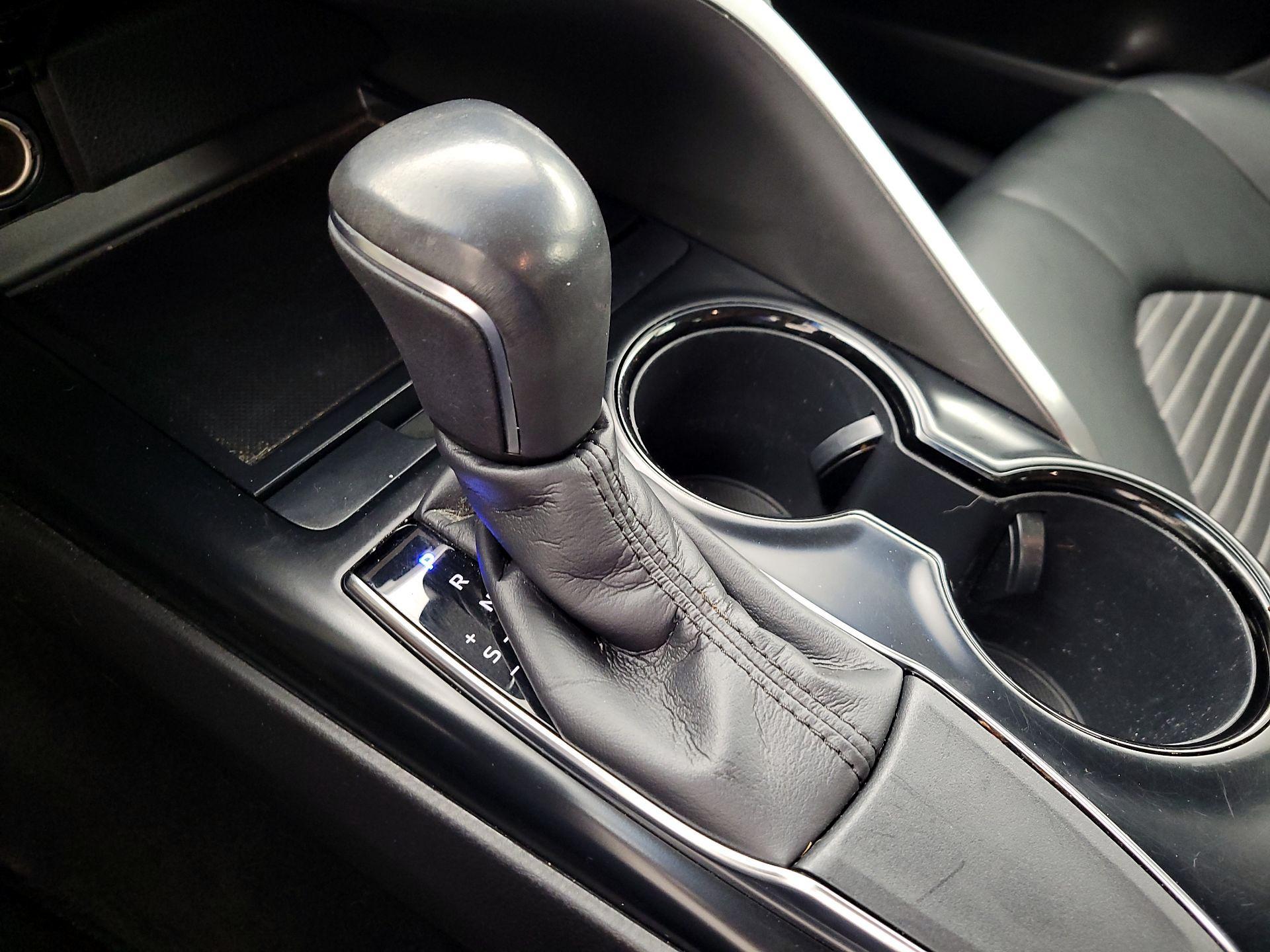 Thumbnail: 2020 Toyota Camry - 17