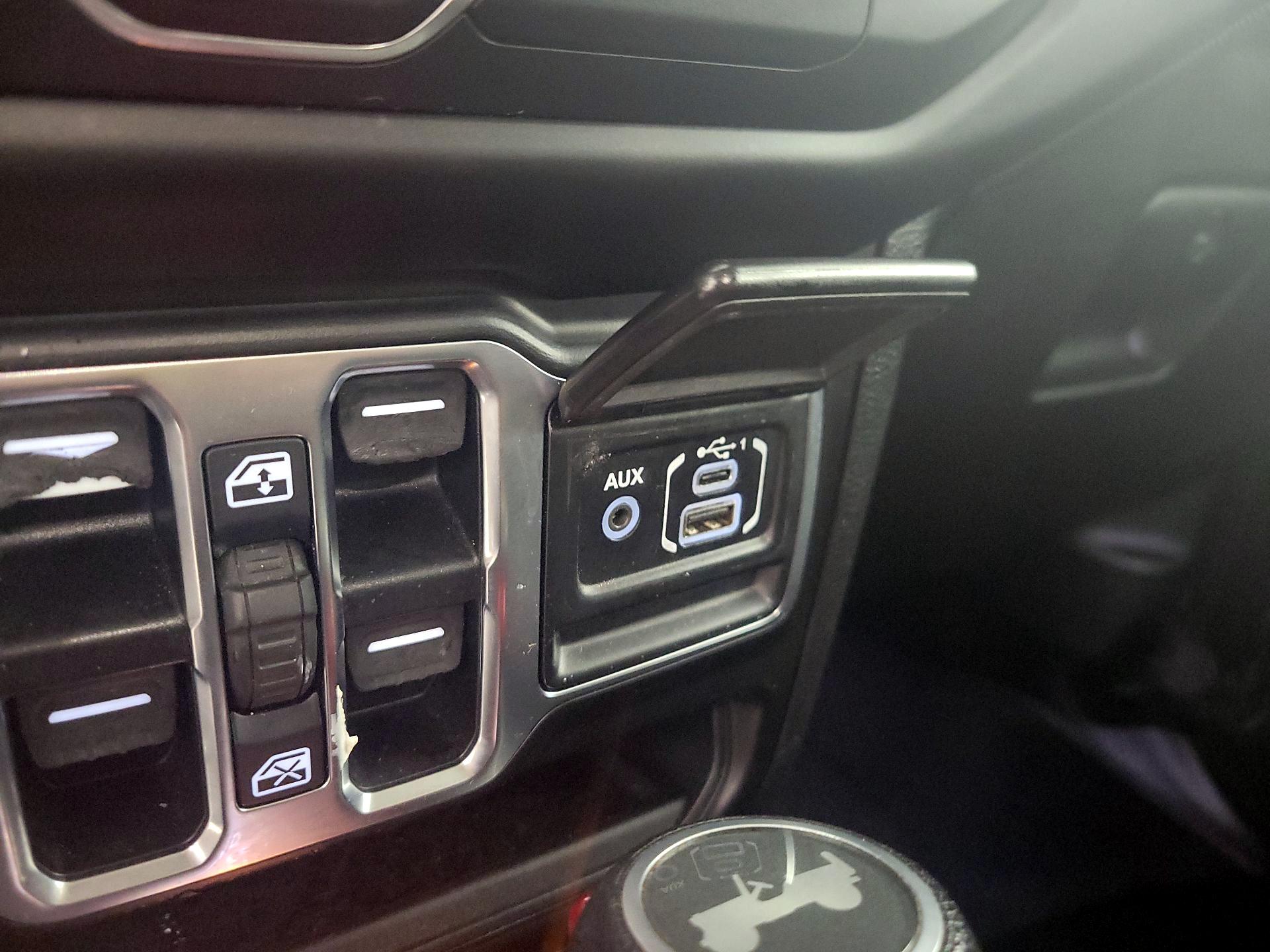 Thumbnail: 2020 Jeep Wrangler - 18