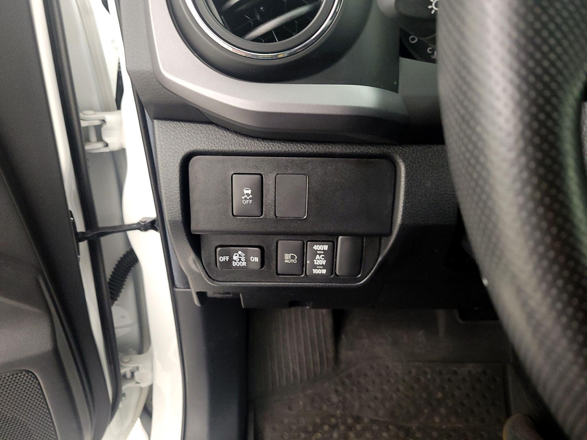 Thumbnail: 2022 Toyota Tacoma - 13