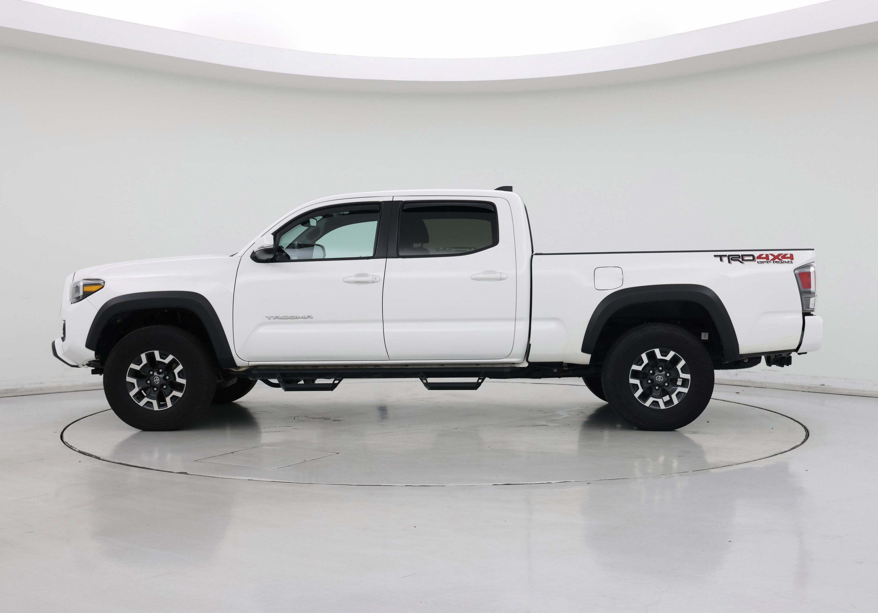 Thumbnail: 2022 Toyota Tacoma - 3
