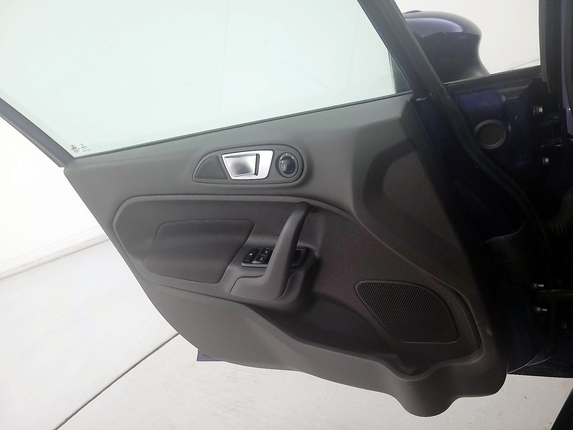 Thumbnail: 2016 Ford Fiesta - 12