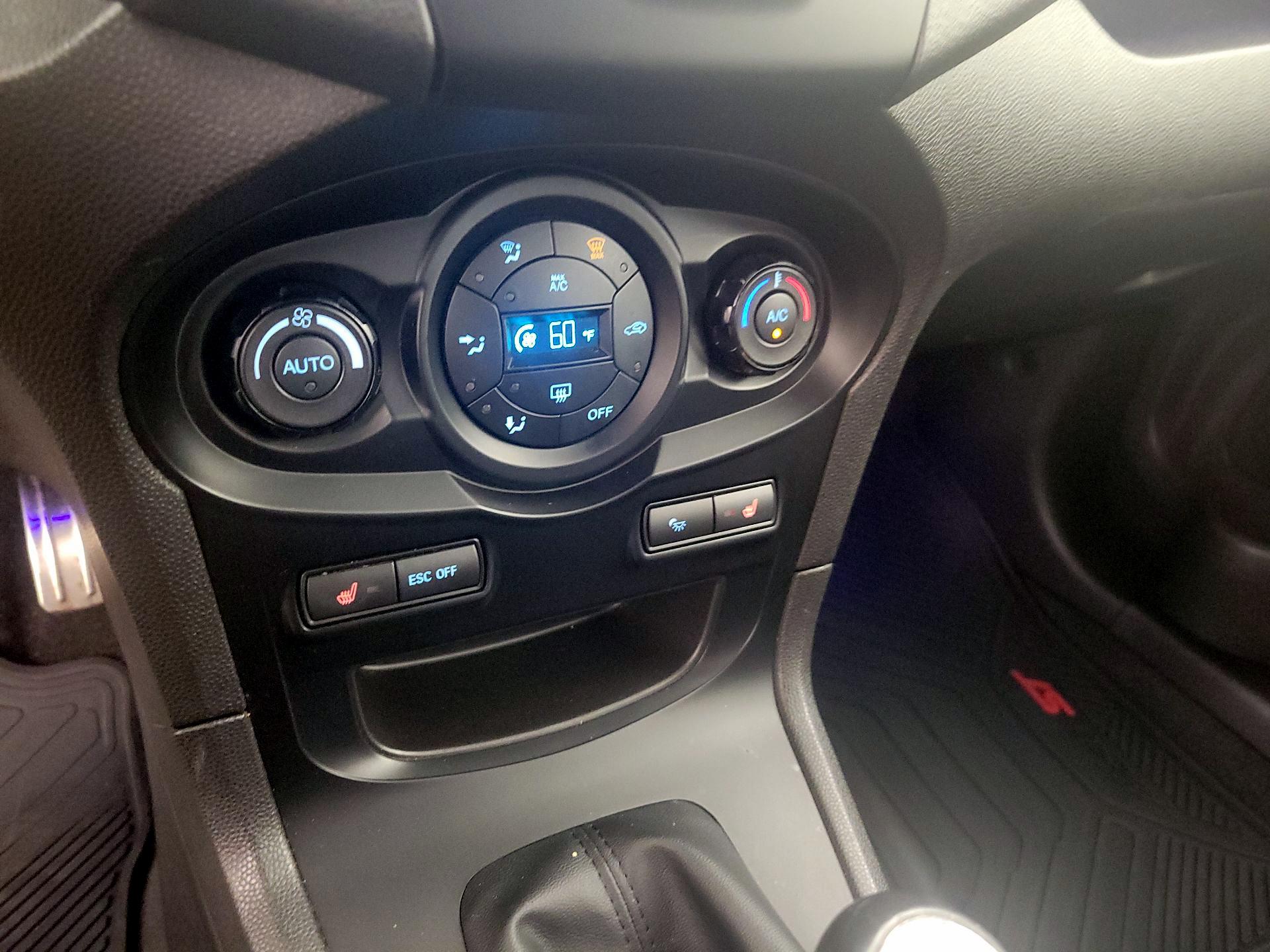 Thumbnail: 2016 Ford Fiesta - 15