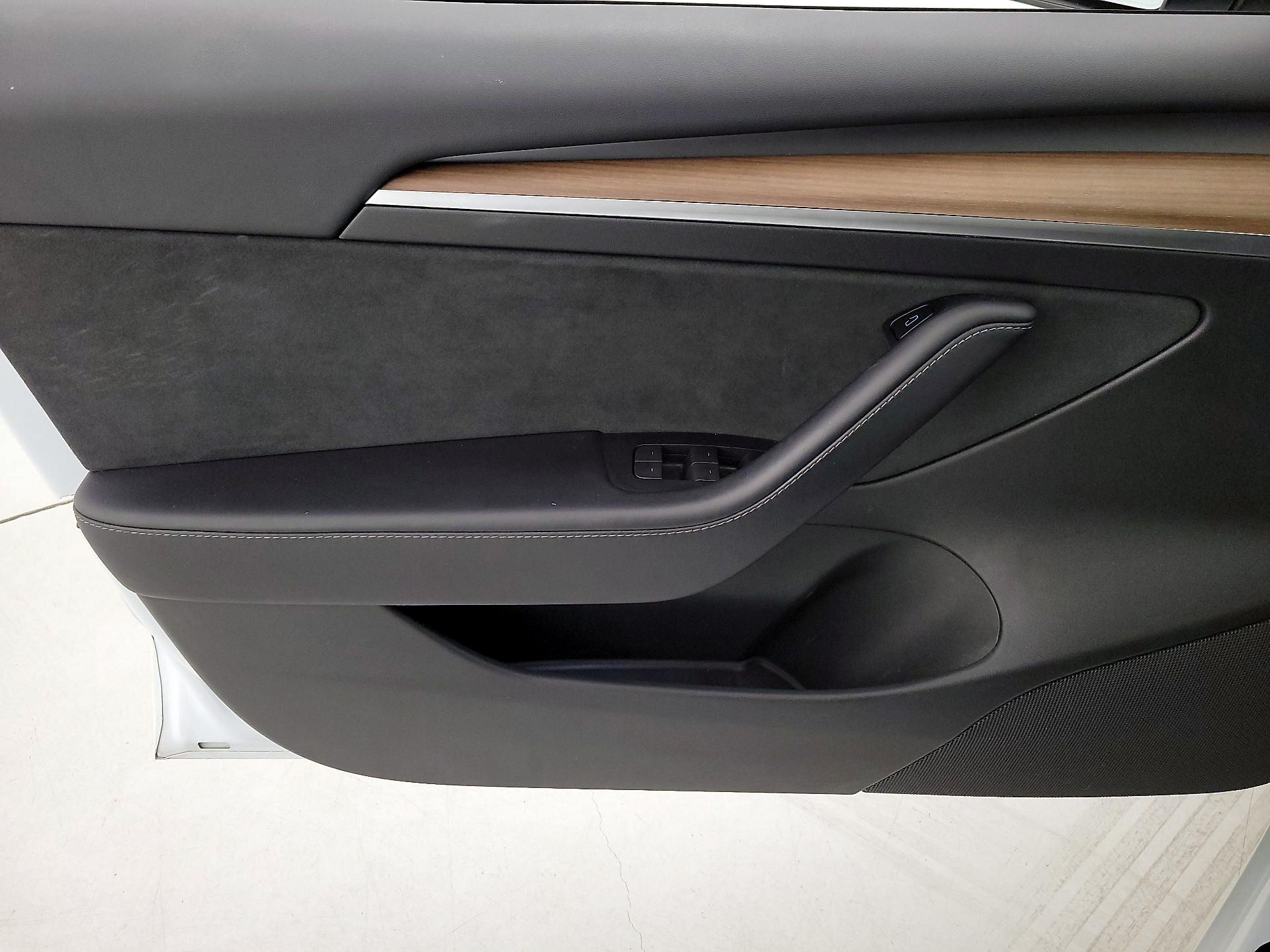 Thumbnail: 2022 Tesla Model 3 - 12