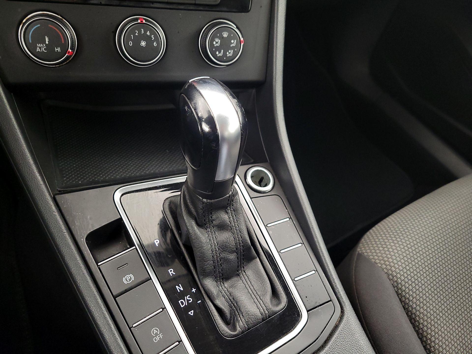 Thumbnail: 2021 Volkswagen Jetta - 16