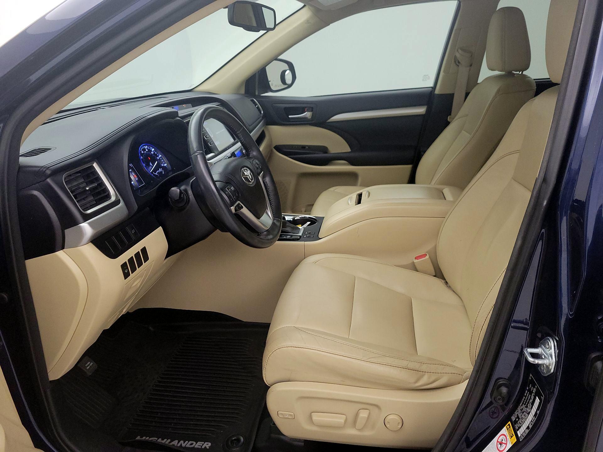 Thumbnail: 2016 Toyota Highlander - 11