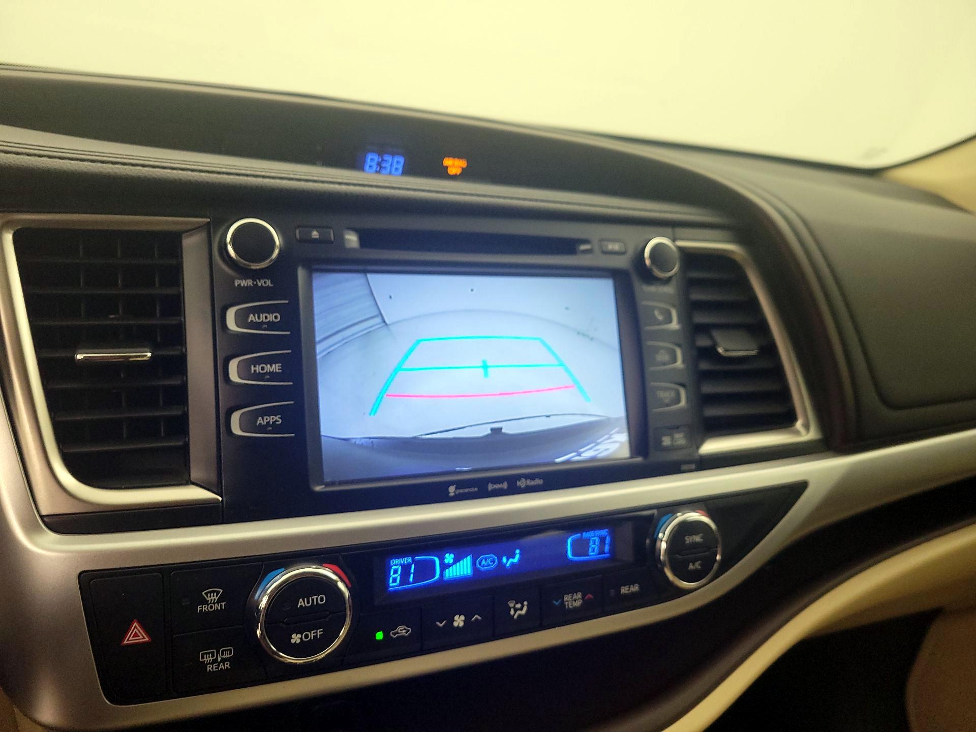 Thumbnail: 2016 Toyota Highlander - 14