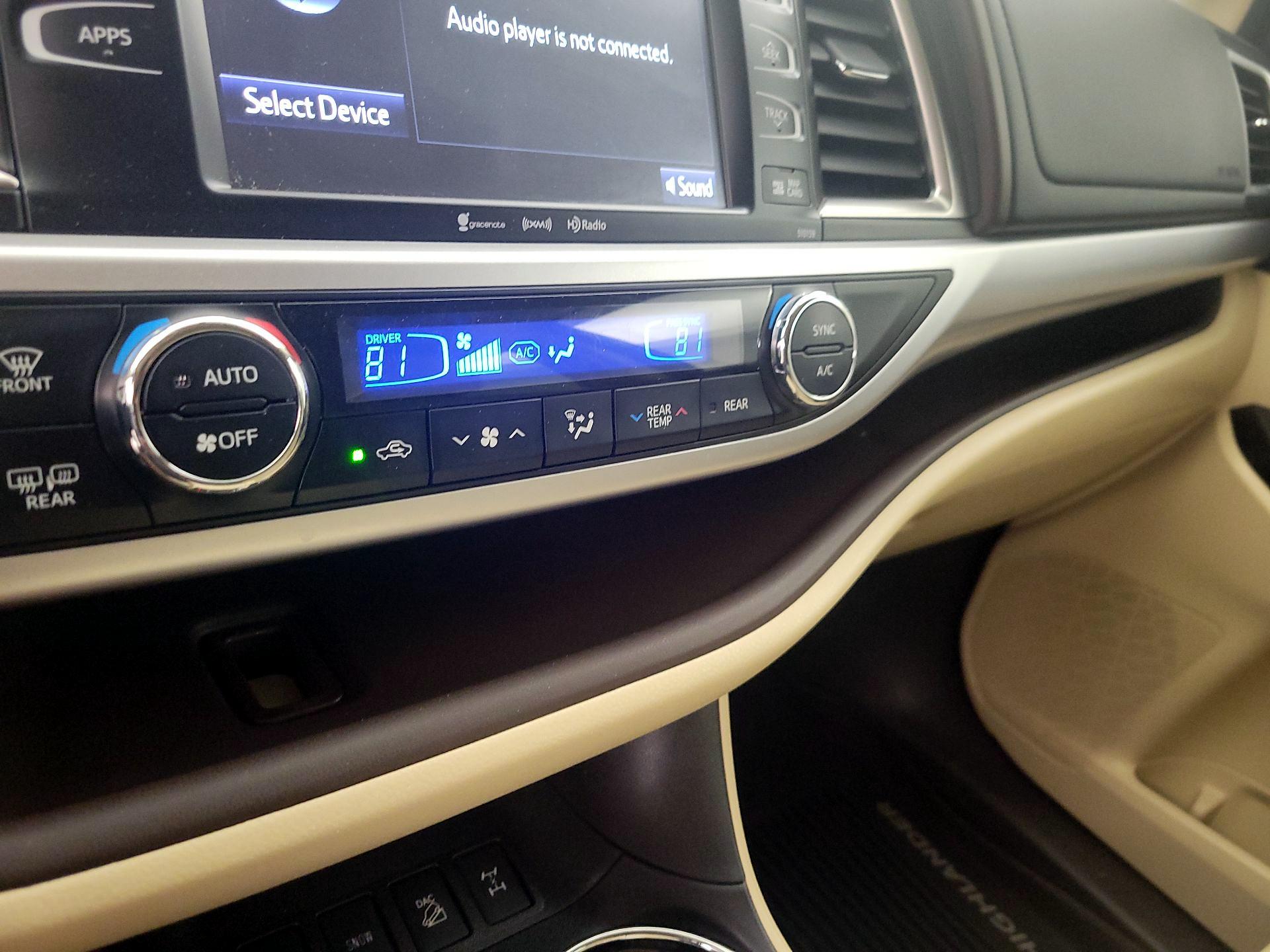 Thumbnail: 2016 Toyota Highlander - 16