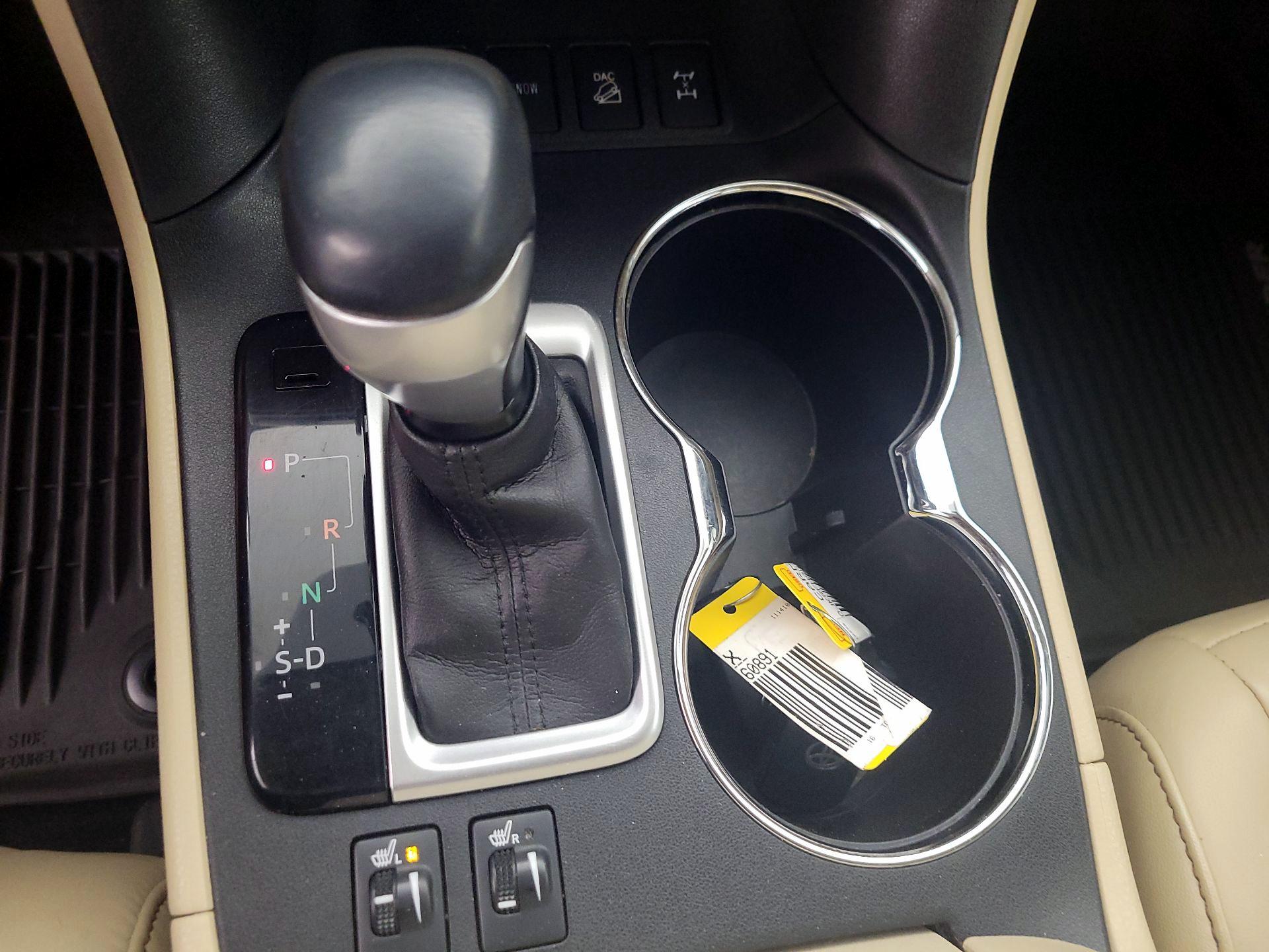 Thumbnail: 2016 Toyota Highlander - 17