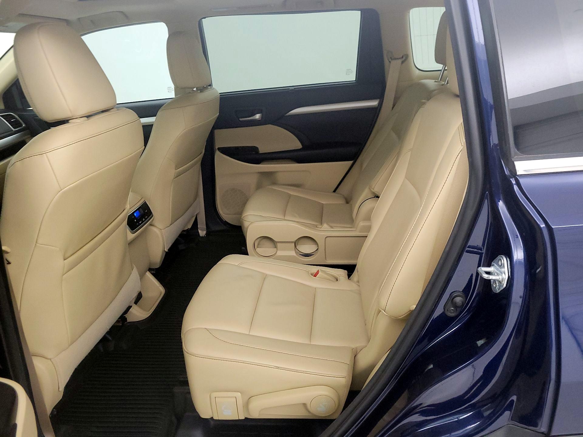 Thumbnail: 2016 Toyota Highlander - 18