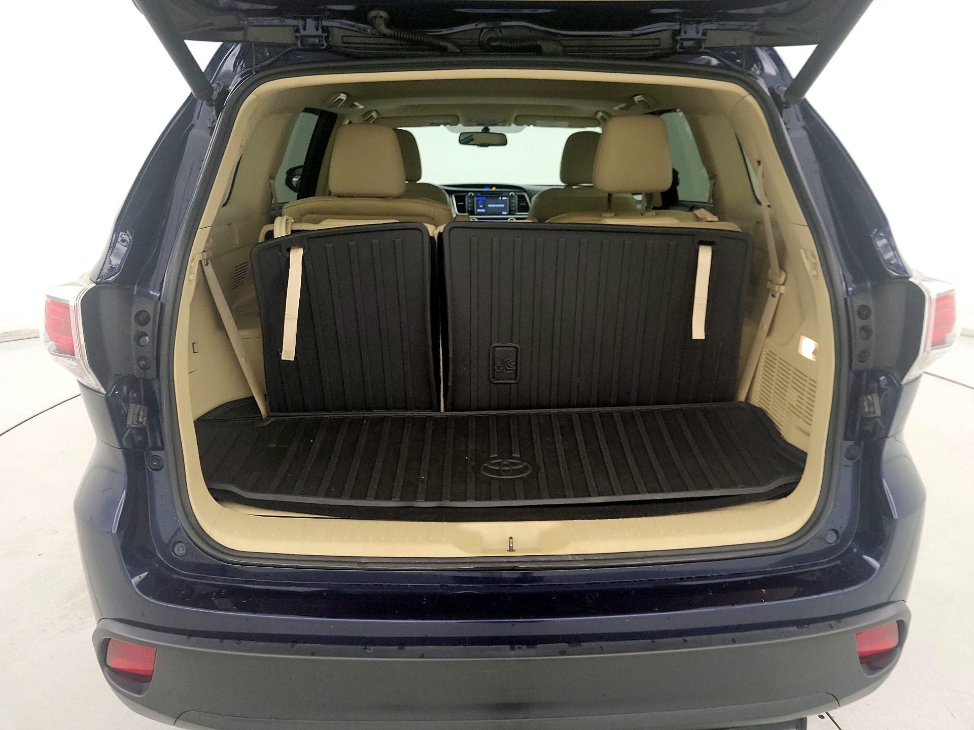 Thumbnail: 2016 Toyota Highlander - 20