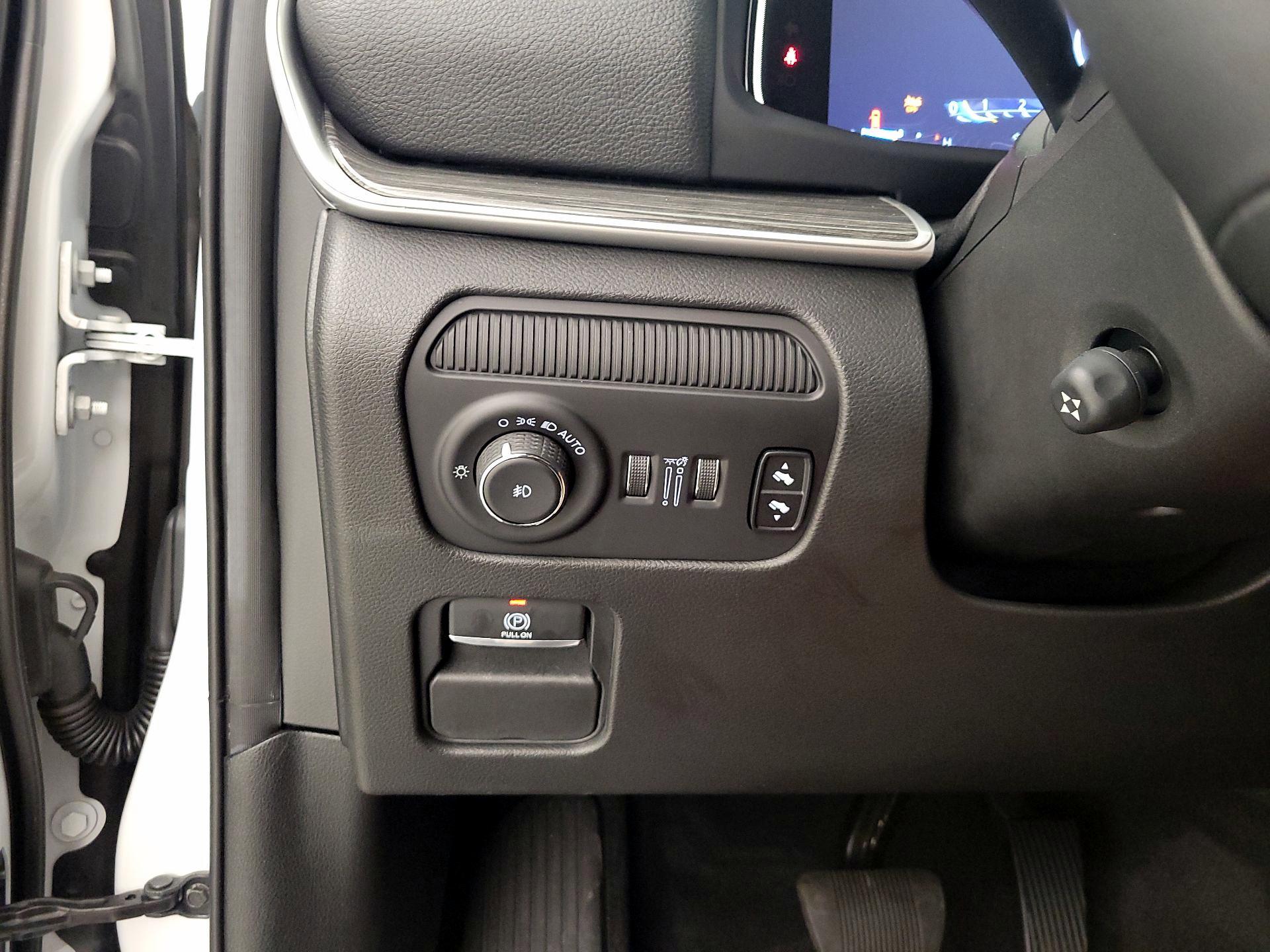 Thumbnail: 2022 Jeep Wagoneer - 13