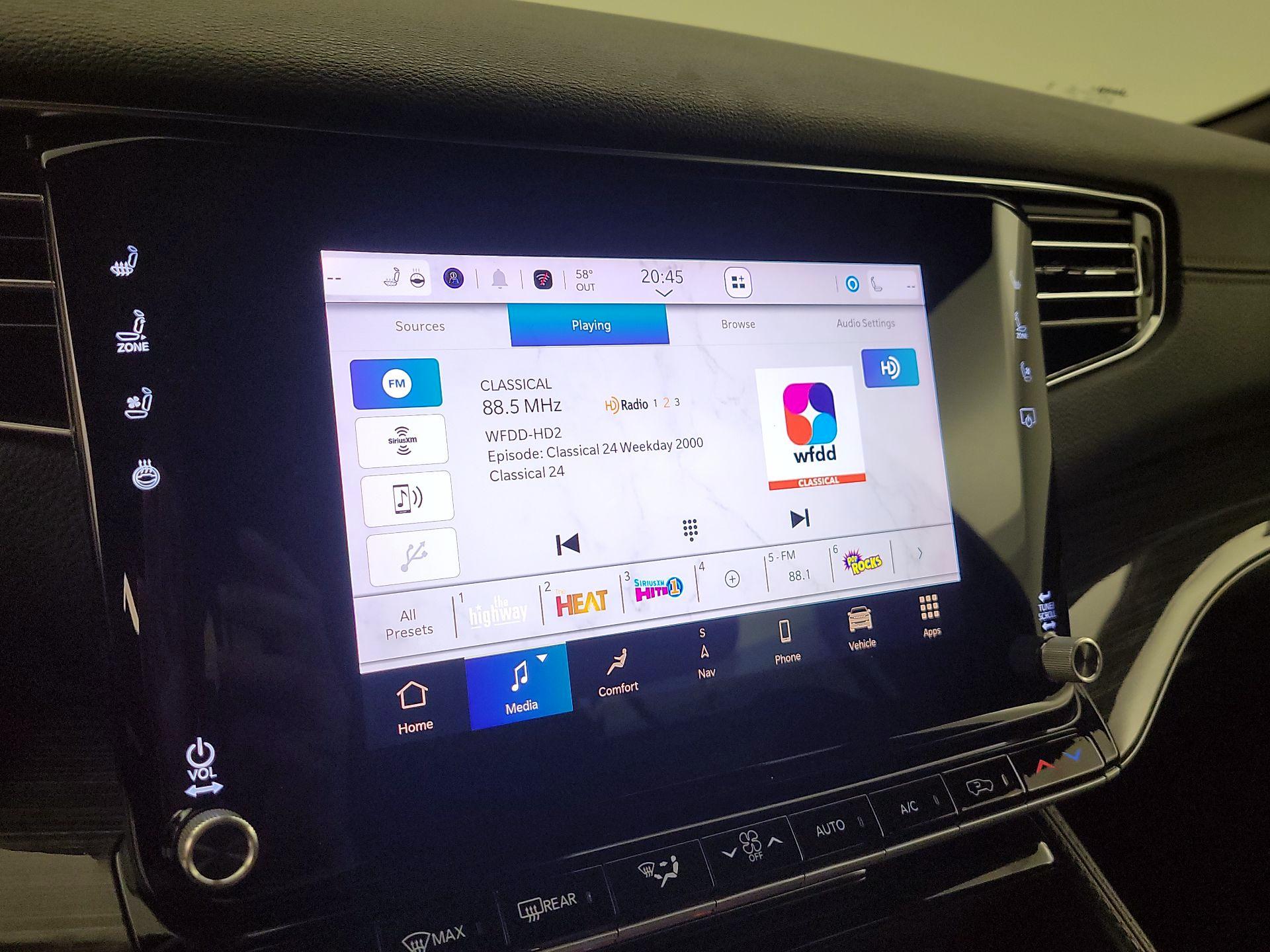 Thumbnail: 2022 Jeep Wagoneer - 16