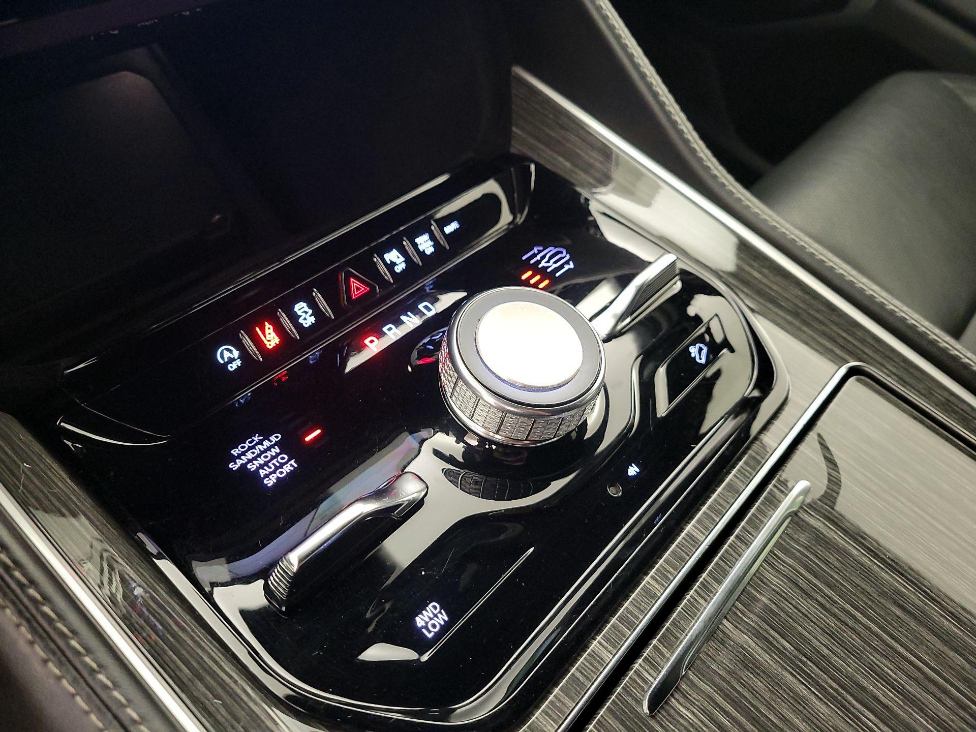 Thumbnail: 2022 Jeep Wagoneer - 18