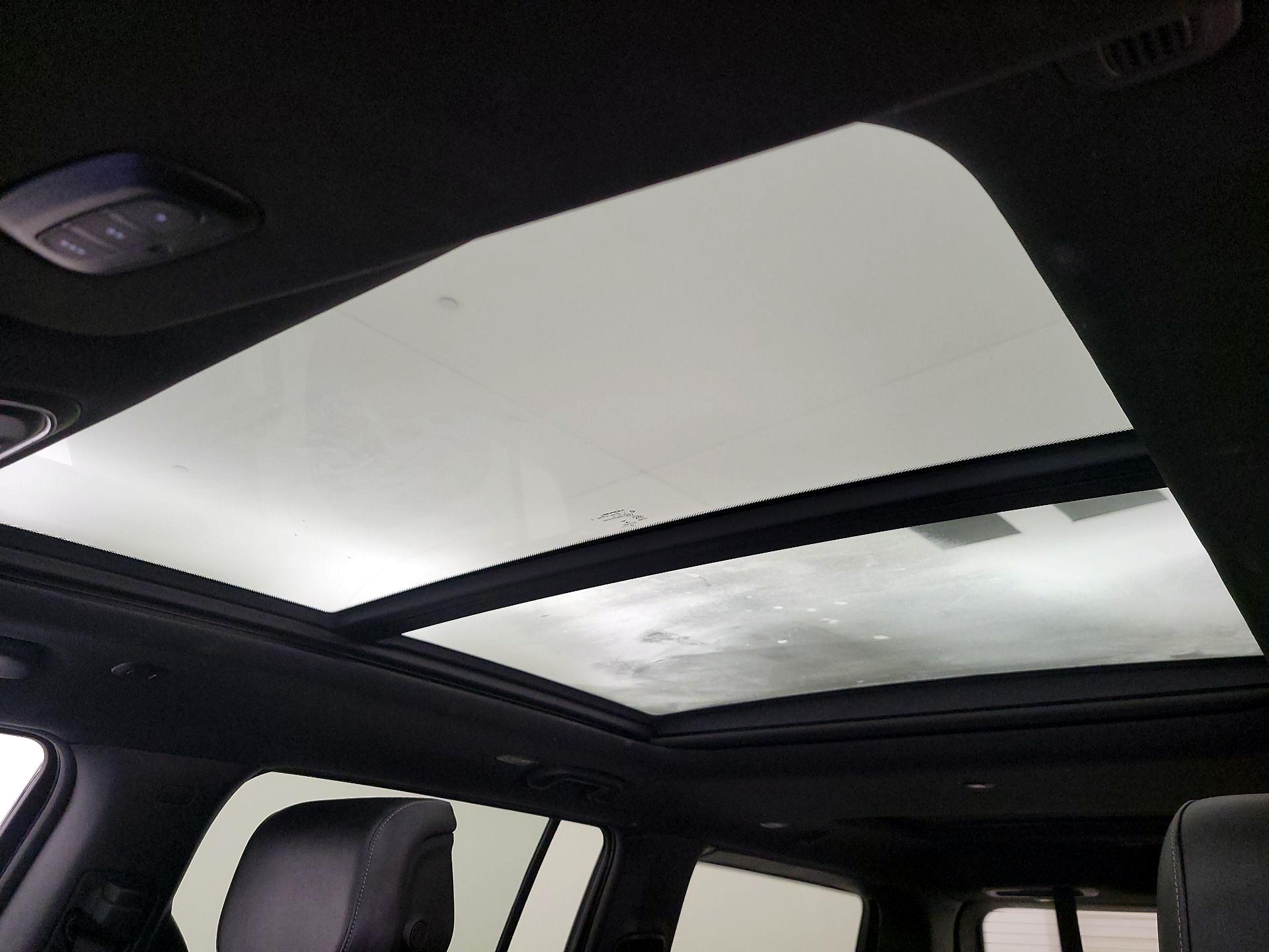 Thumbnail: 2022 Jeep Wagoneer - 20