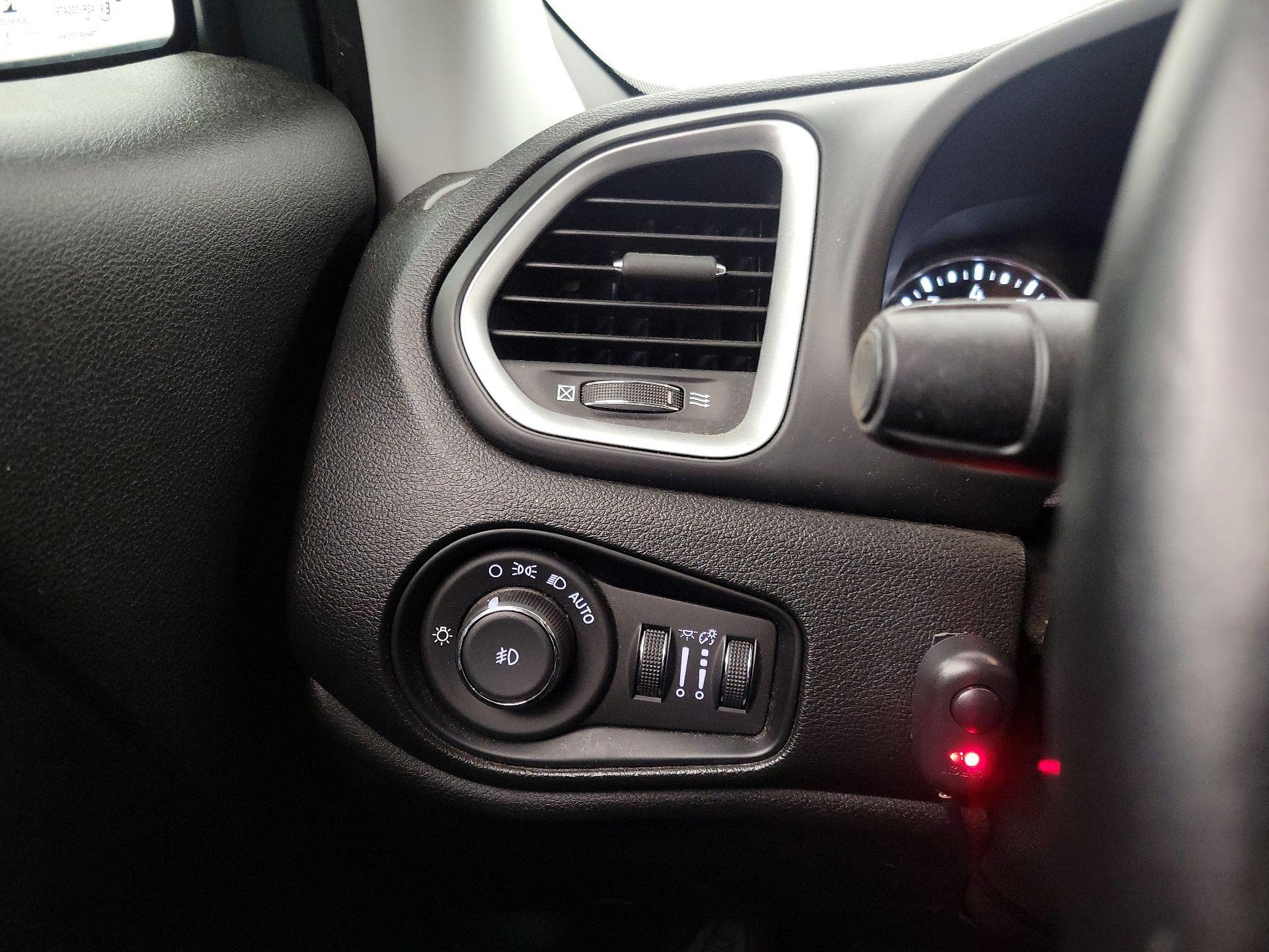 Thumbnail: 2018 Jeep Renegade - 13