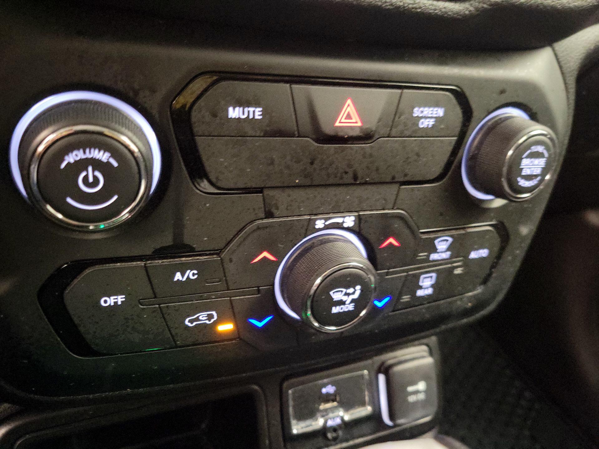 Thumbnail: 2018 Jeep Renegade - 15