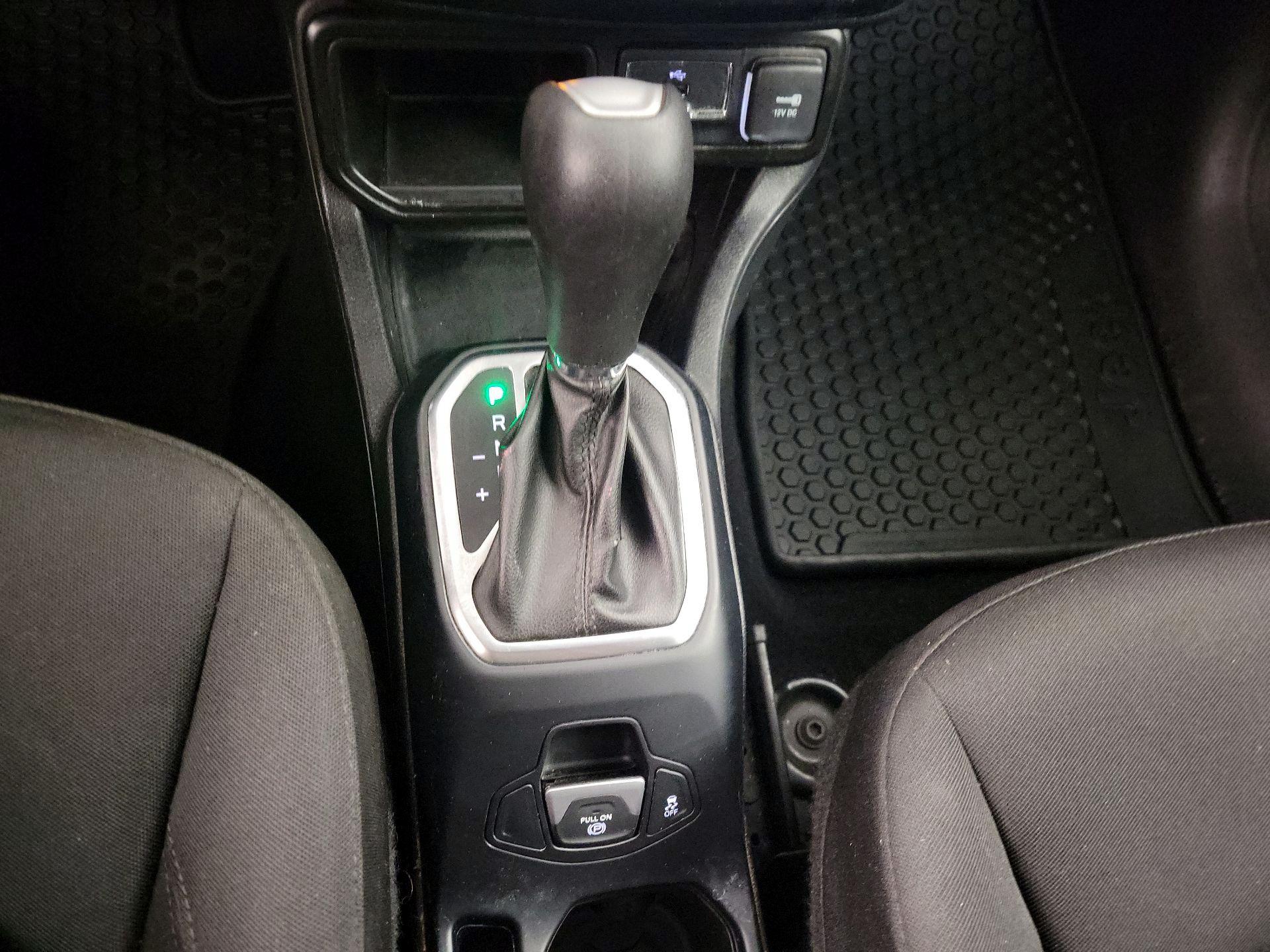 Thumbnail: 2018 Jeep Renegade - 16