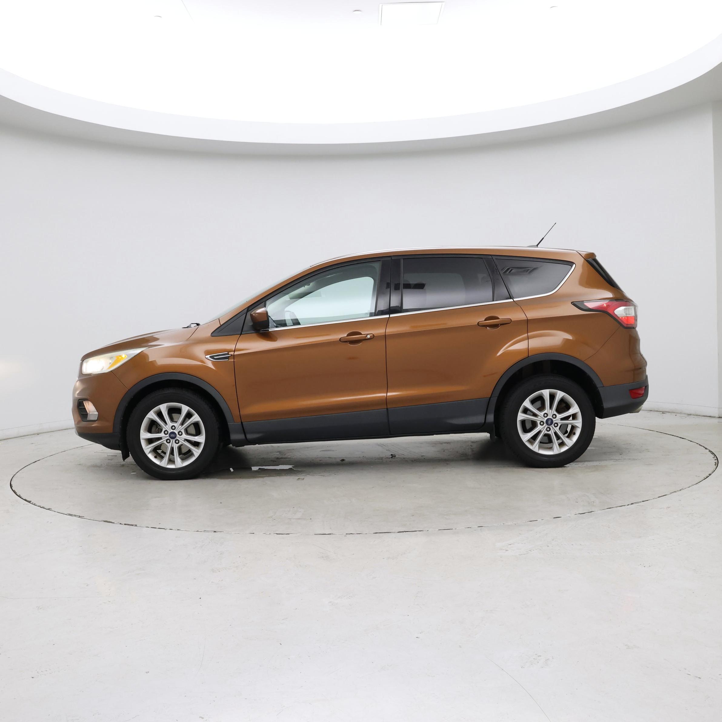 Thumbnail: 2017 Ford Escape - 3