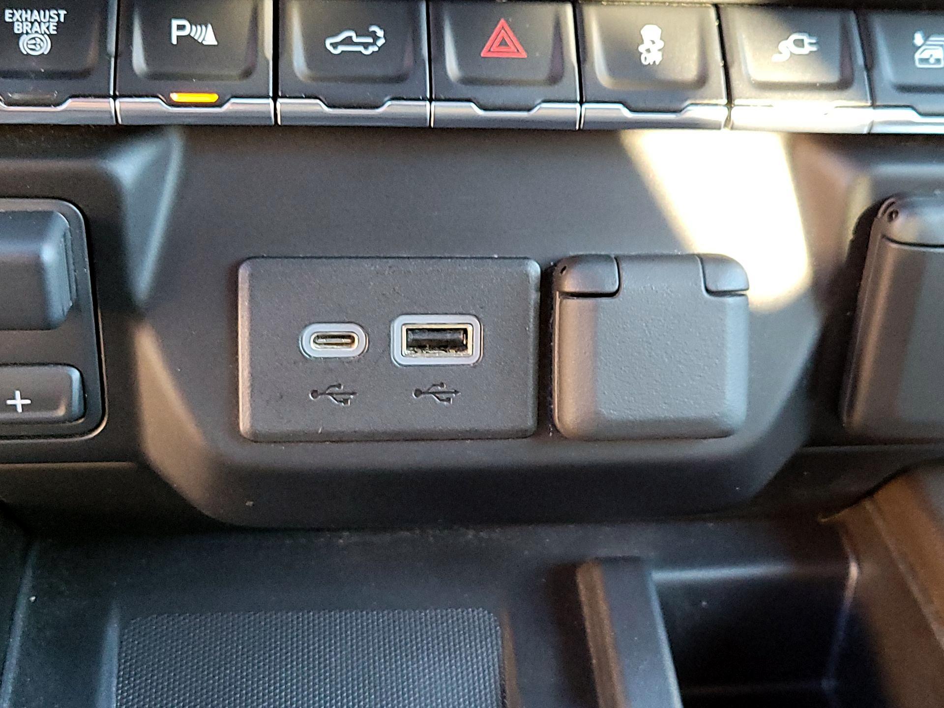 Thumbnail: 2022 GMC Sierra 3500 - 17