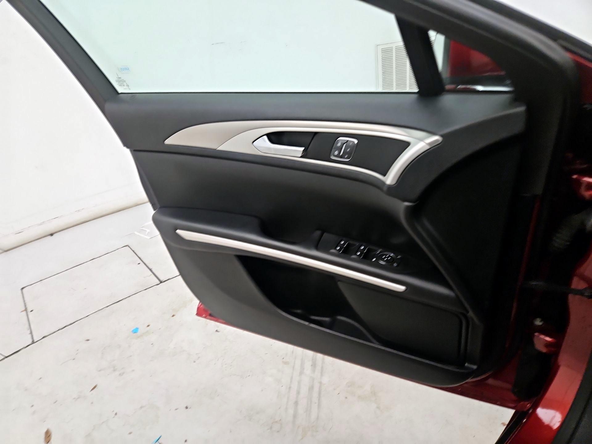 Thumbnail: 2016 Lincoln MKZ - 12