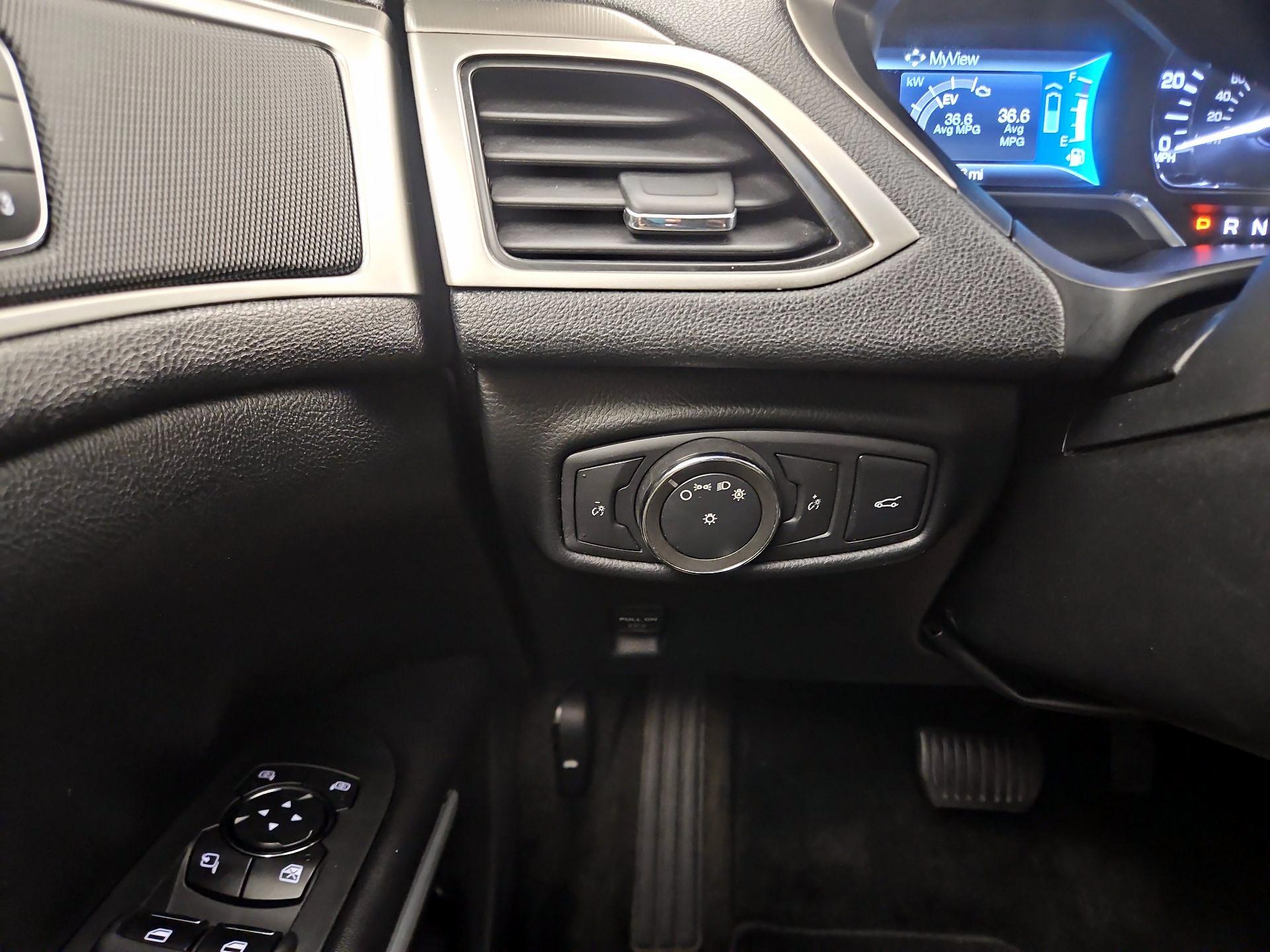 Thumbnail: 2016 Lincoln MKZ - 13