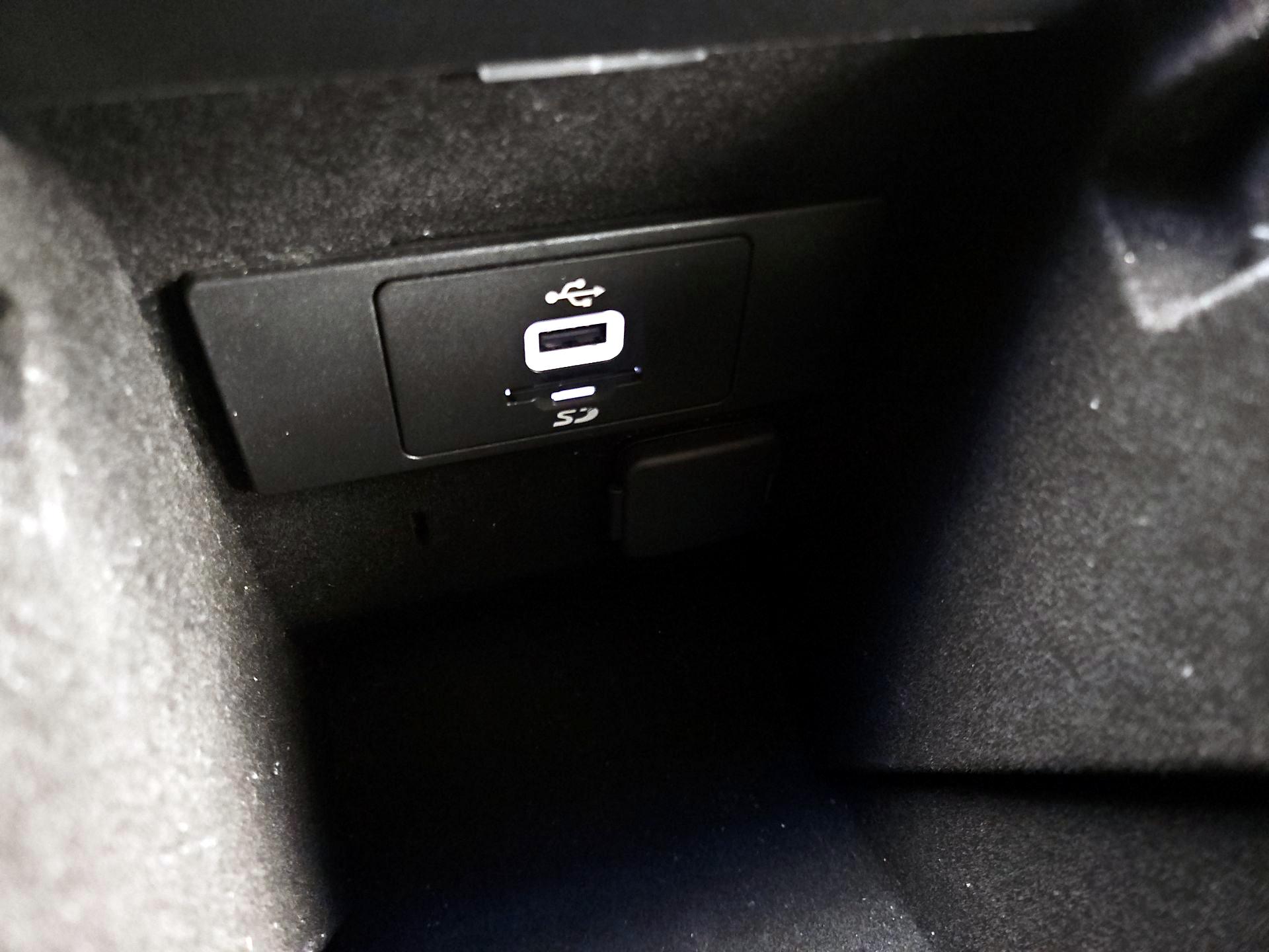 Thumbnail: 2016 Lincoln MKZ - 19