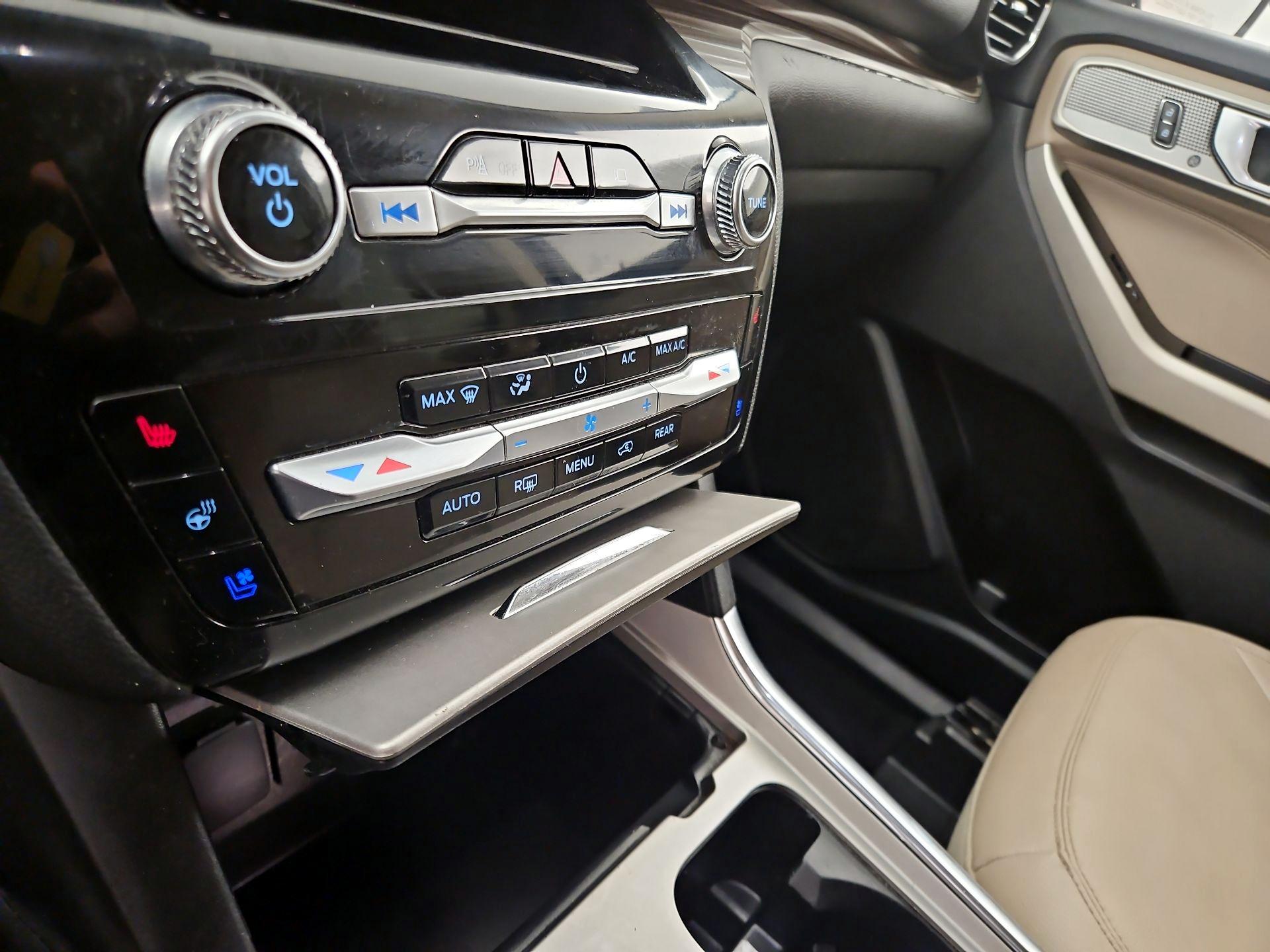 Thumbnail: 2021 Ford Explorer - 16