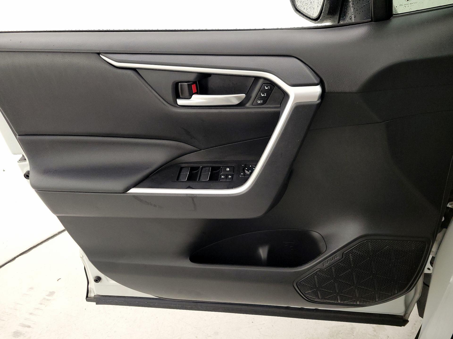 Thumbnail: 2021 Toyota RAV4 - 12