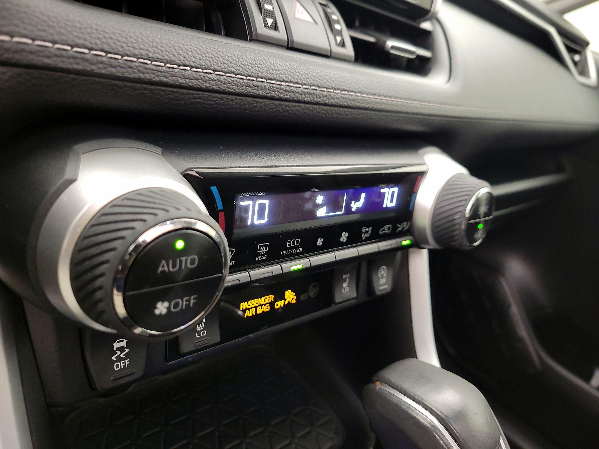 Thumbnail: 2021 Toyota RAV4 - 16