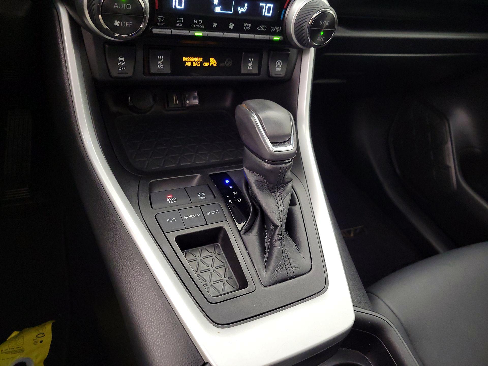 Thumbnail: 2021 Toyota RAV4 - 17