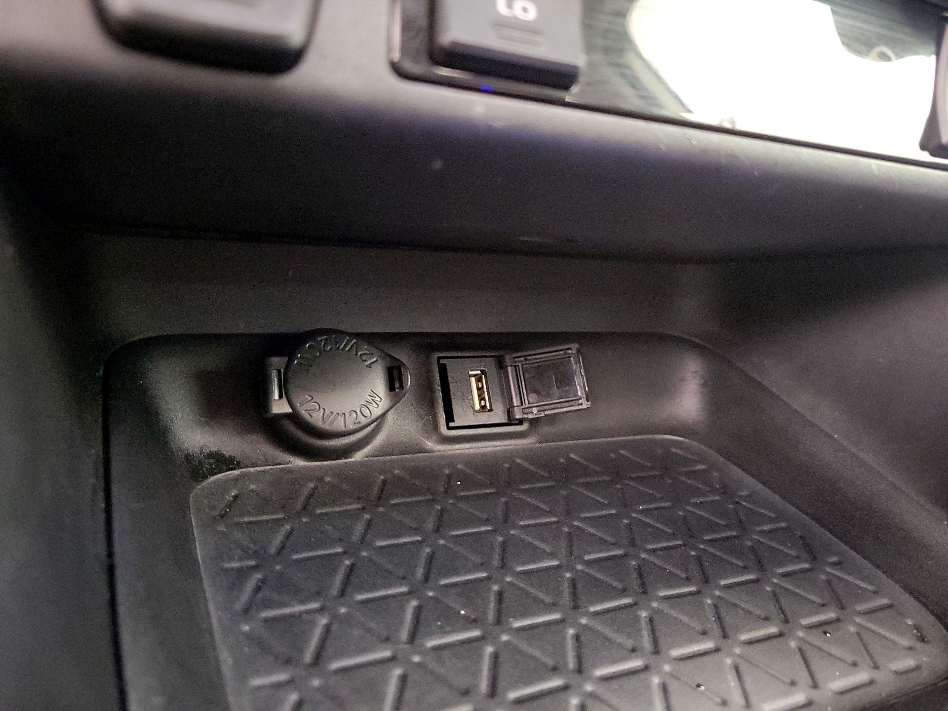 Thumbnail: 2021 Toyota RAV4 - 18