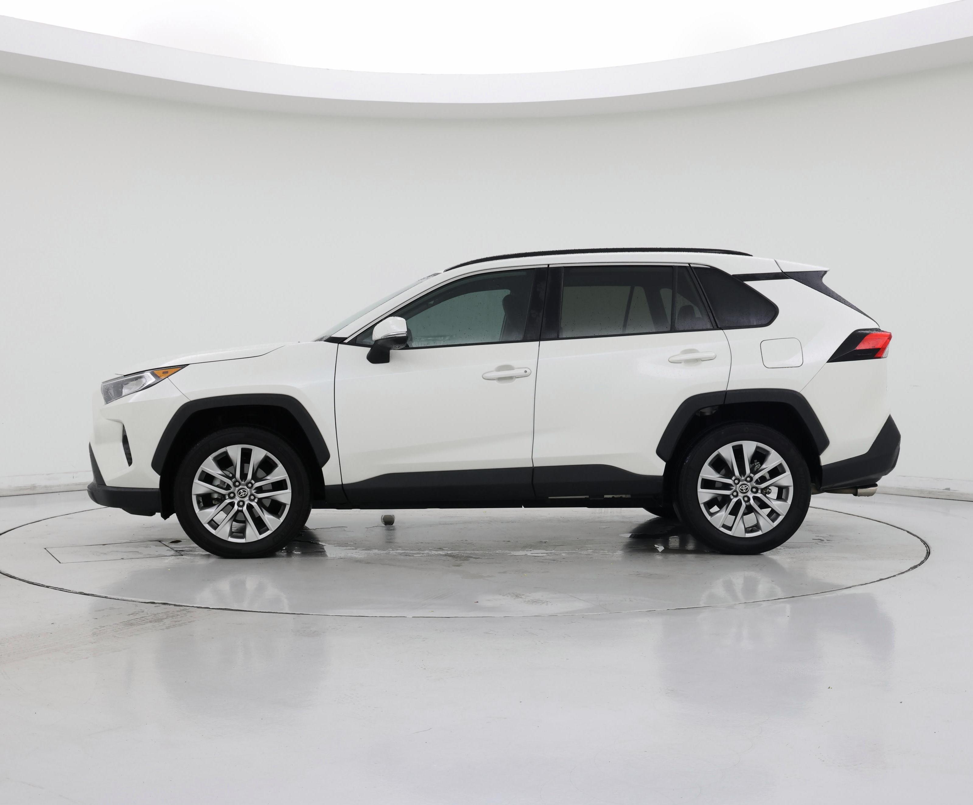 Thumbnail: 2021 Toyota RAV4 - 3