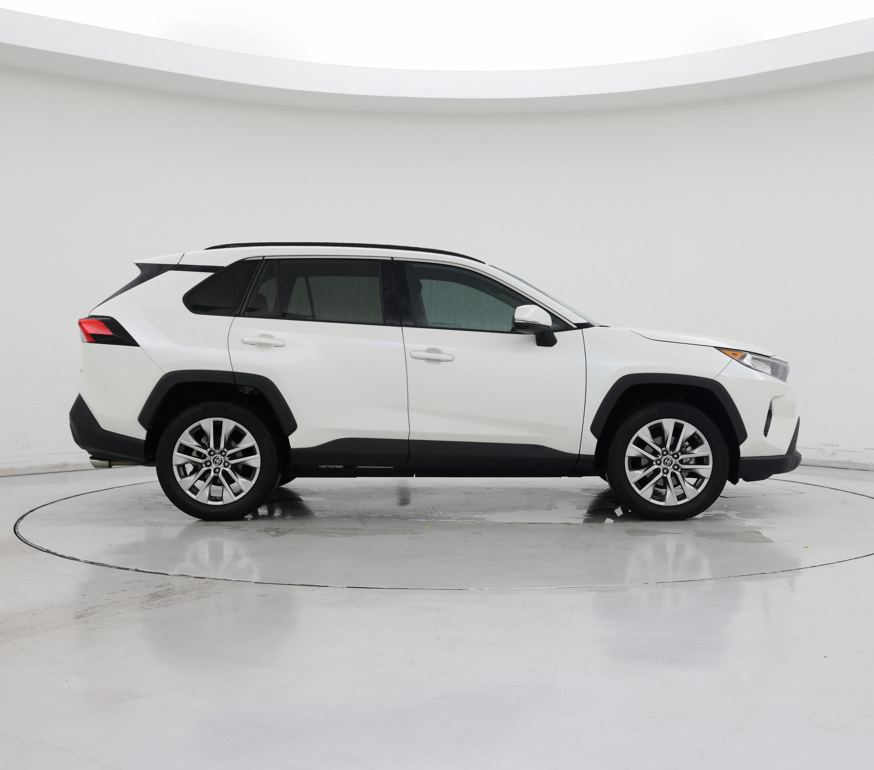 Thumbnail: 2021 Toyota RAV4 - 7
