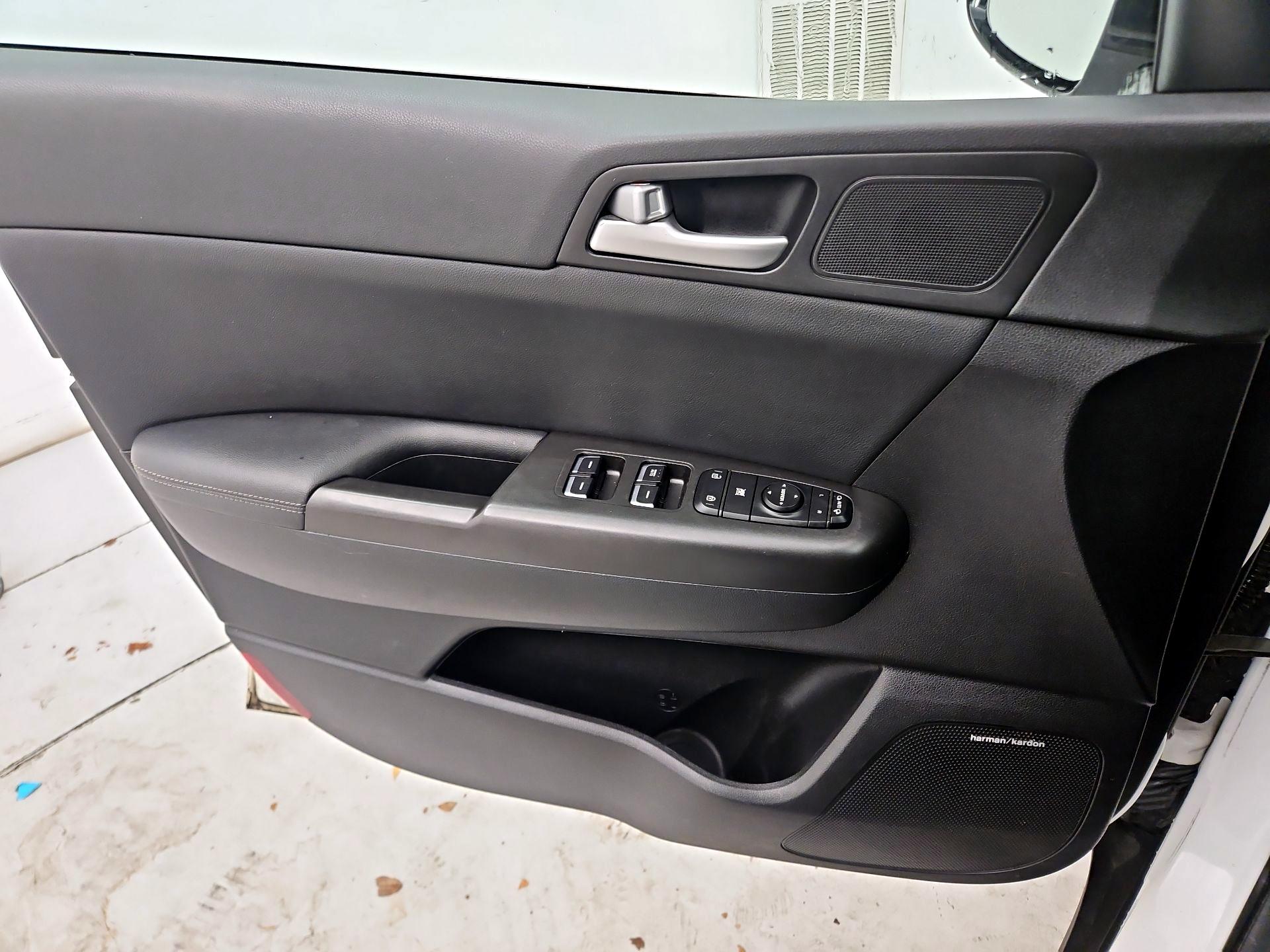 Thumbnail: 2017 Kia Sportage - 12