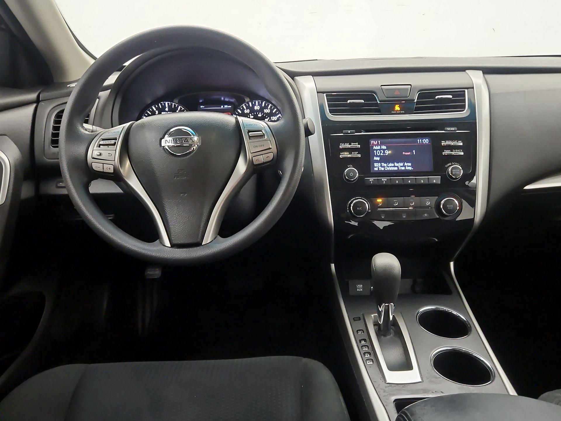 Thumbnail: 2015 Nissan Altima - 10