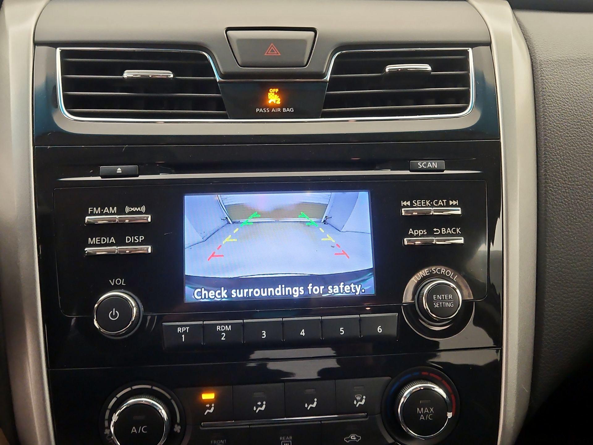 Thumbnail: 2015 Nissan Altima - 14