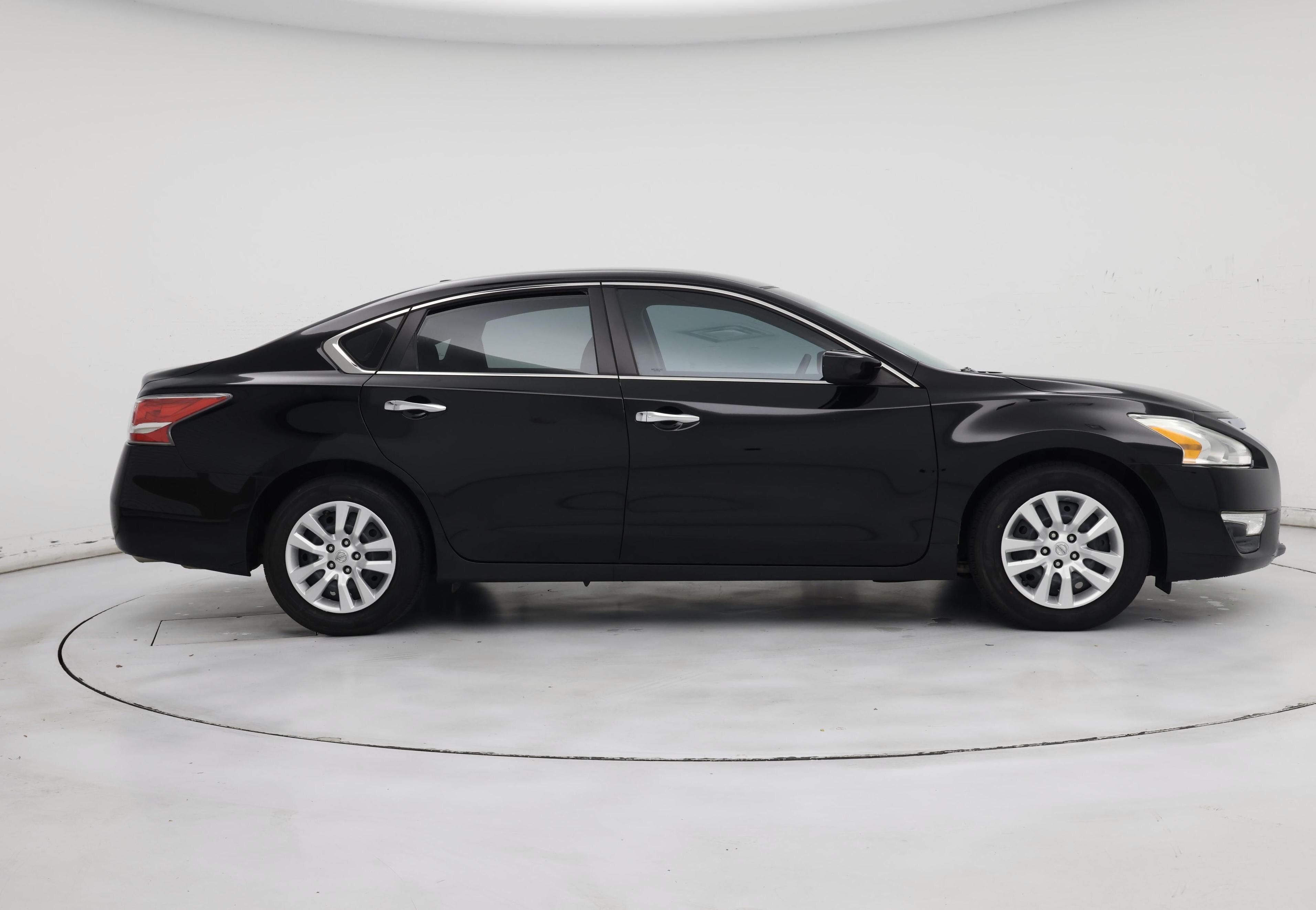 Thumbnail: 2015 Nissan Altima - 7
