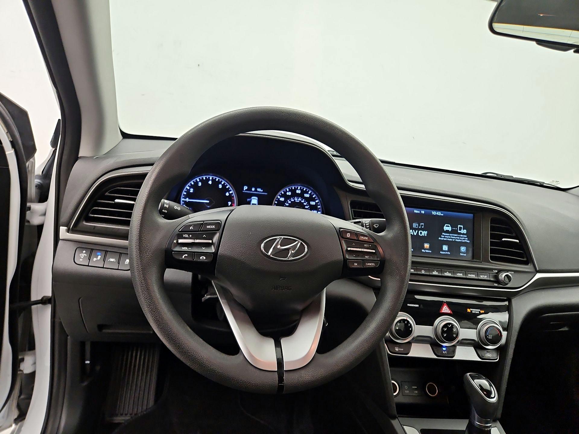 Thumbnail: 2019 Hyundai Elantra - 10