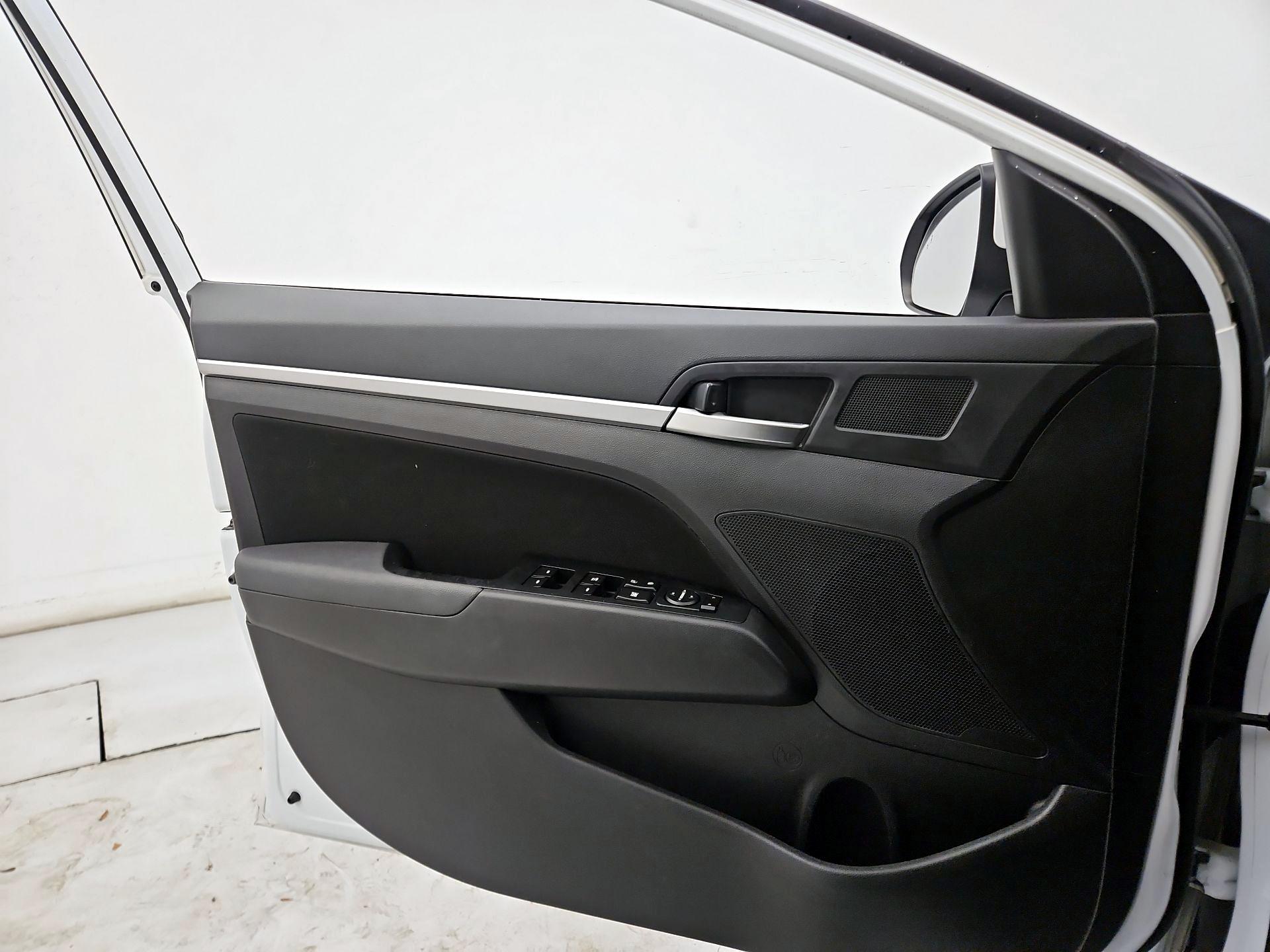 Thumbnail: 2019 Hyundai Elantra - 12