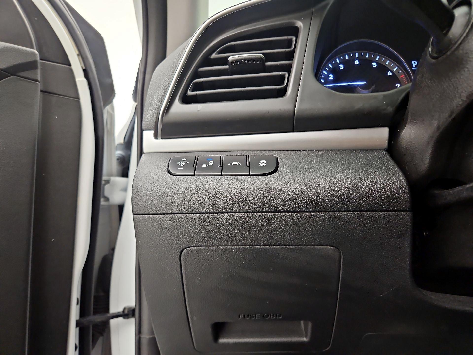 Thumbnail: 2019 Hyundai Elantra - 13