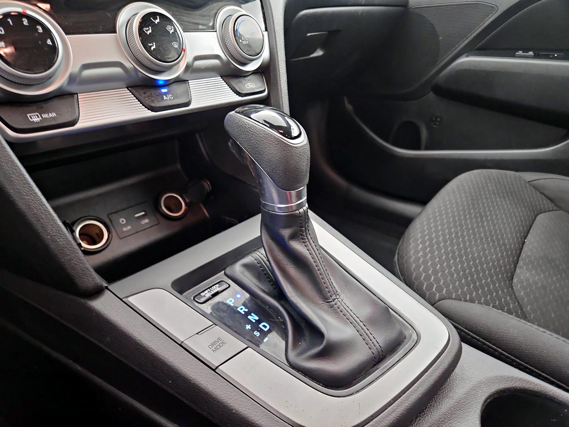 Thumbnail: 2019 Hyundai Elantra - 17