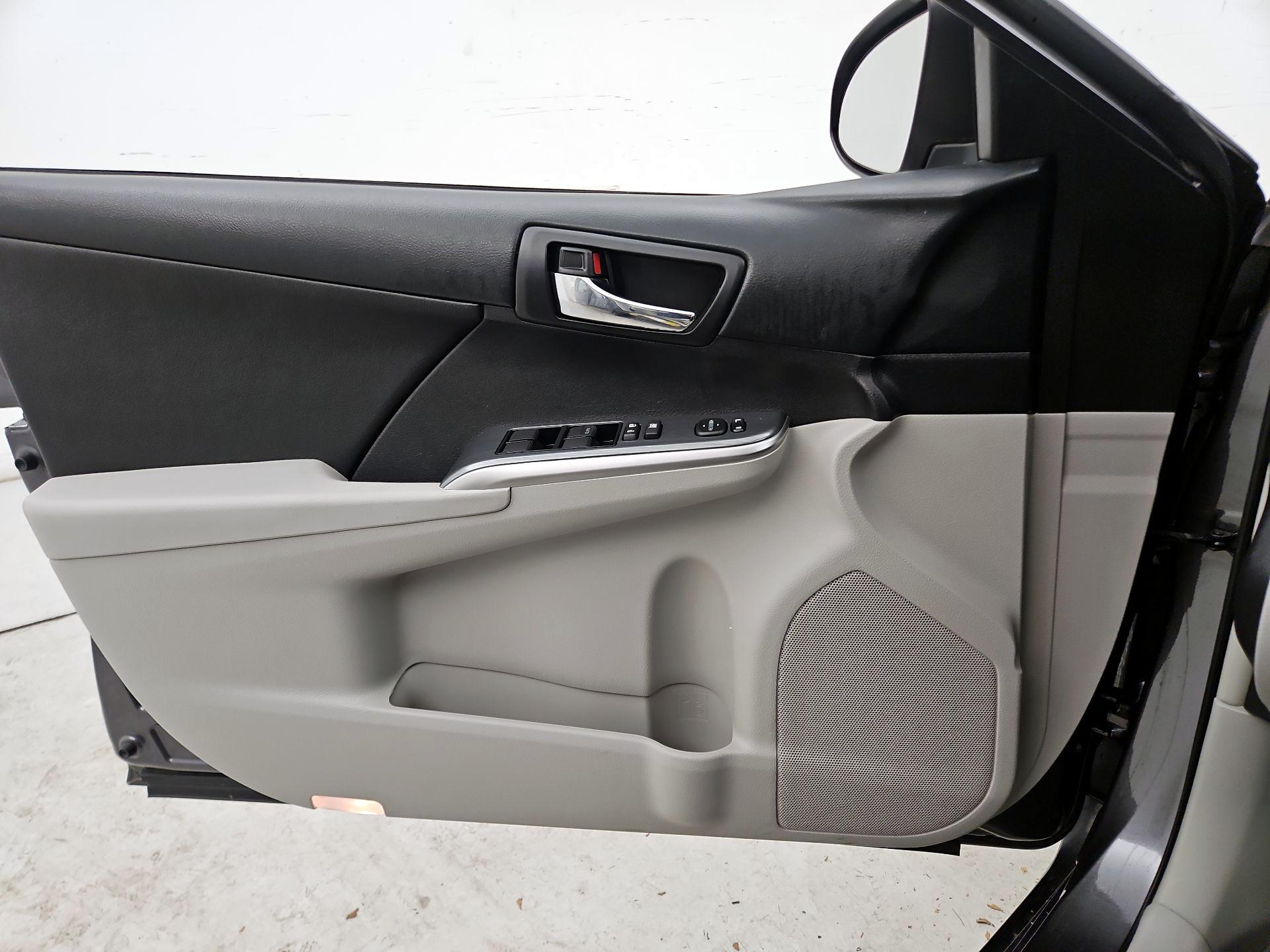 Thumbnail: 2014 Toyota Camry - 12