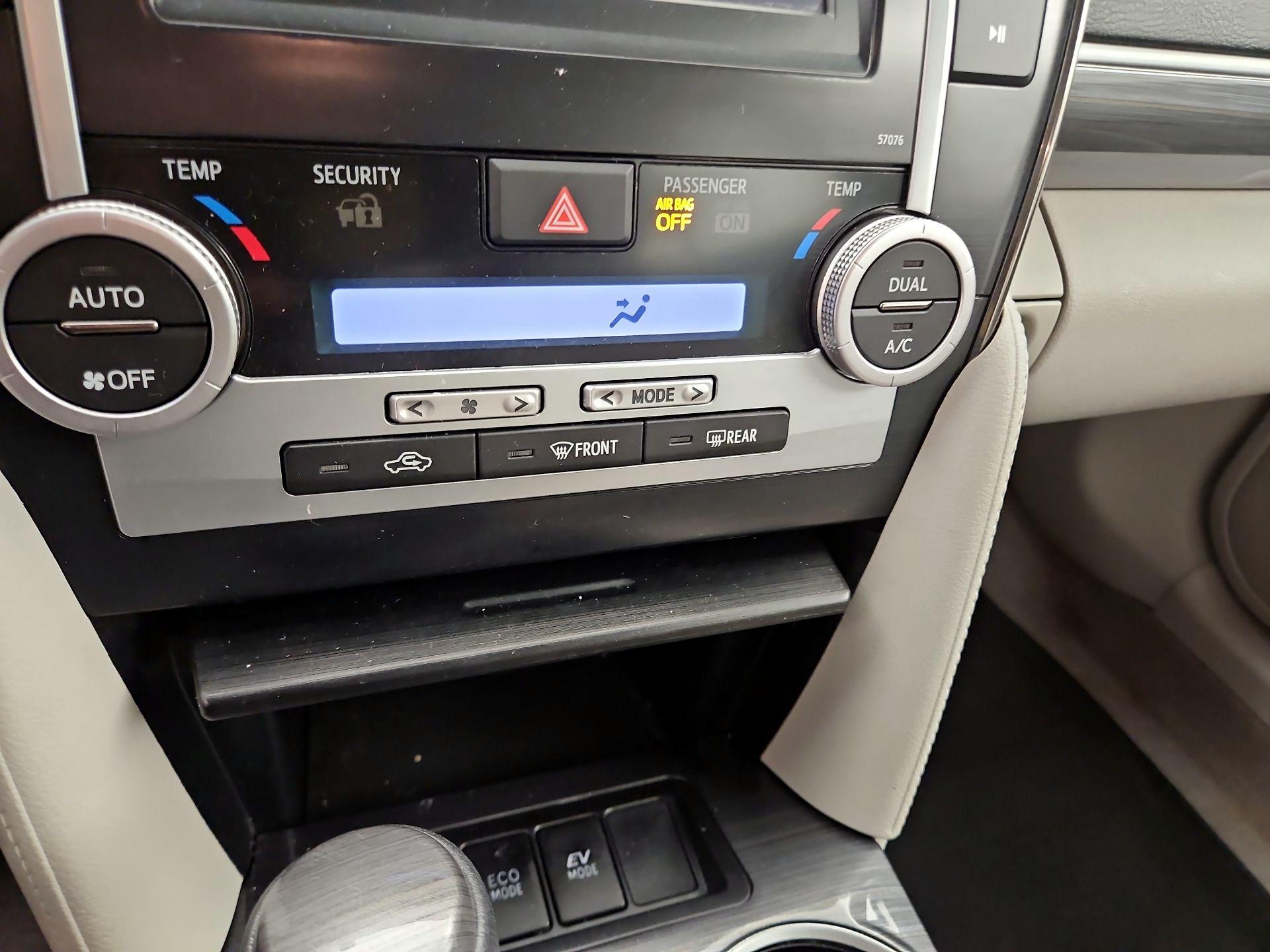 Thumbnail: 2014 Toyota Camry - 15