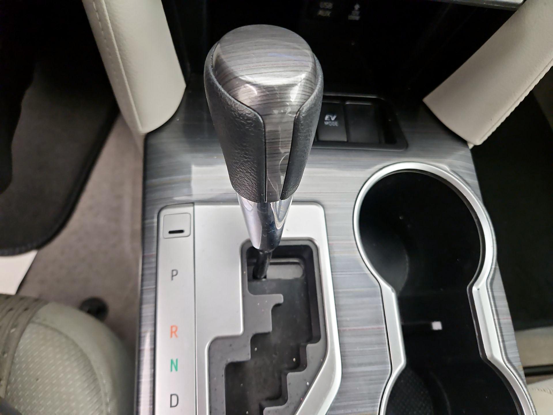 Thumbnail: 2014 Toyota Camry - 16