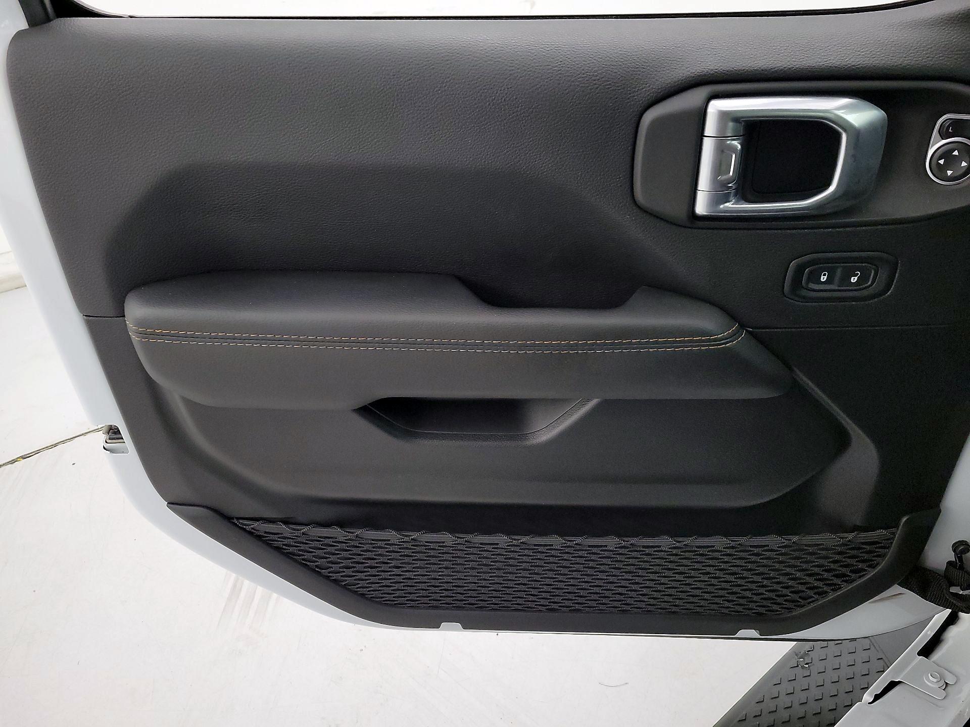 Thumbnail: 2021 Jeep Gladiator - 12