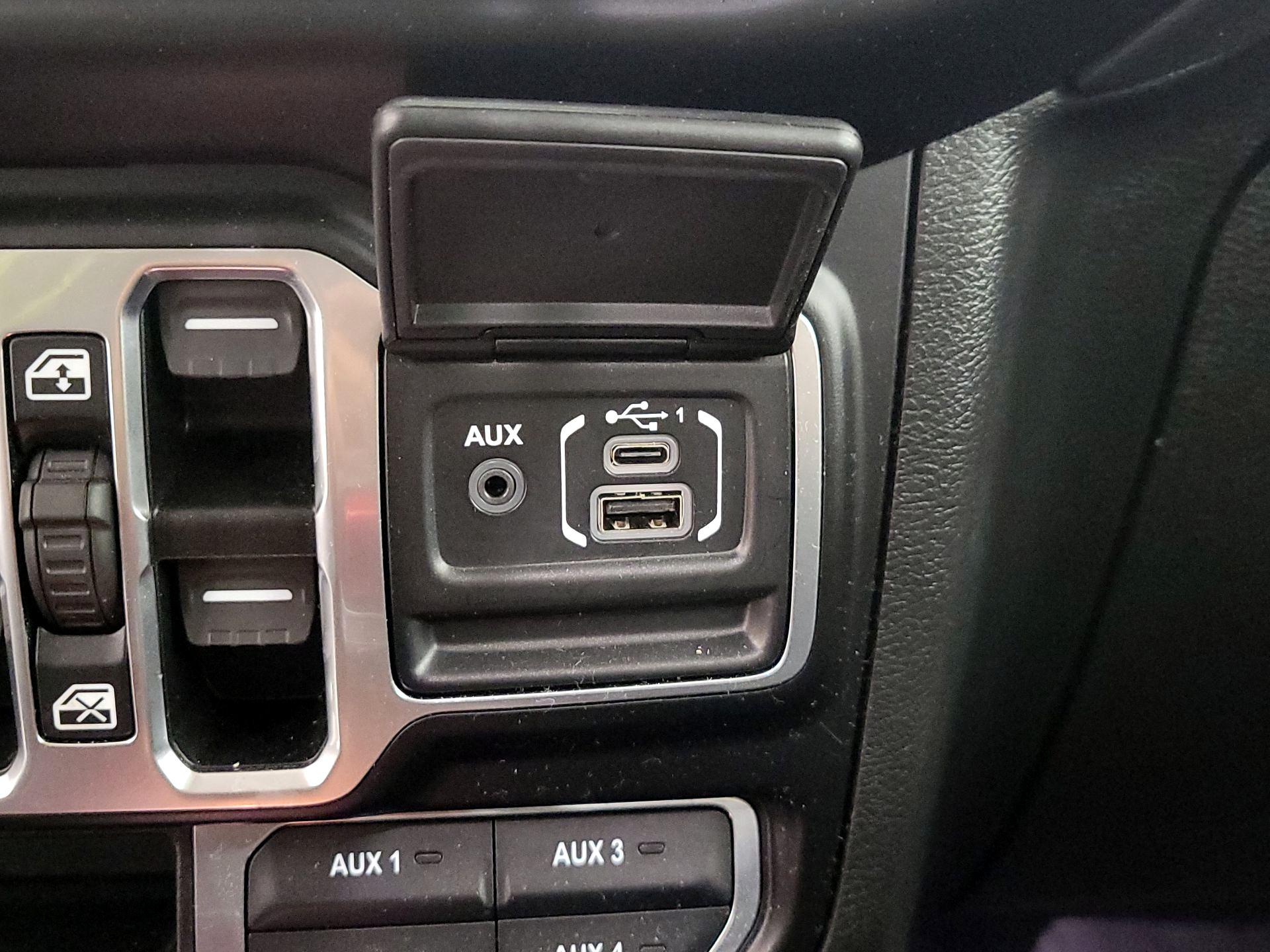 Thumbnail: 2021 Jeep Gladiator - 19