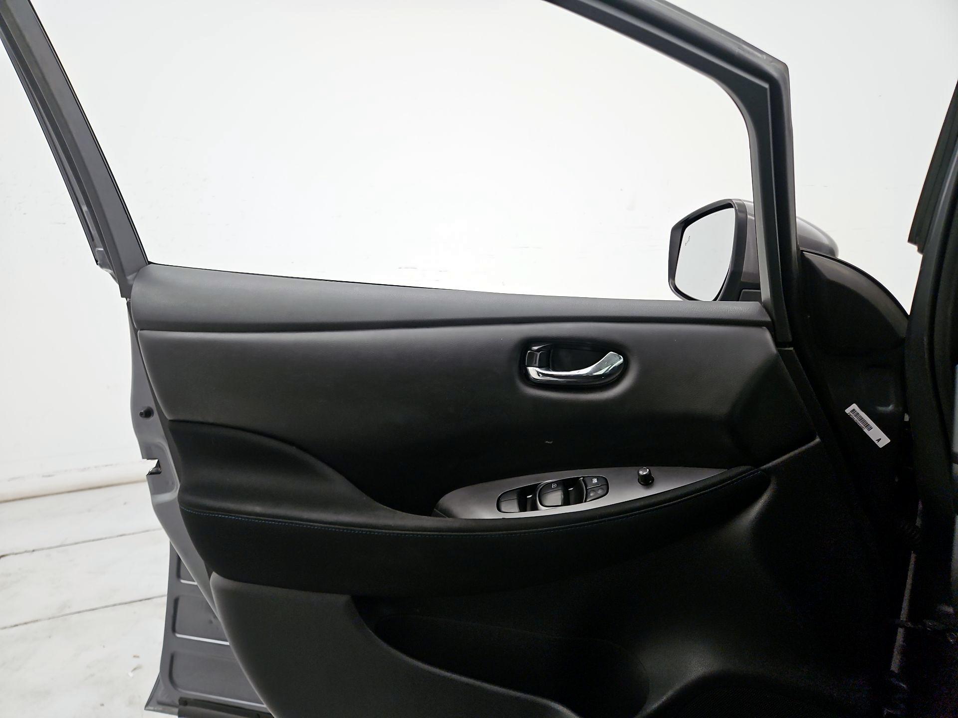 Thumbnail: 2020 Nissan Leaf - 12