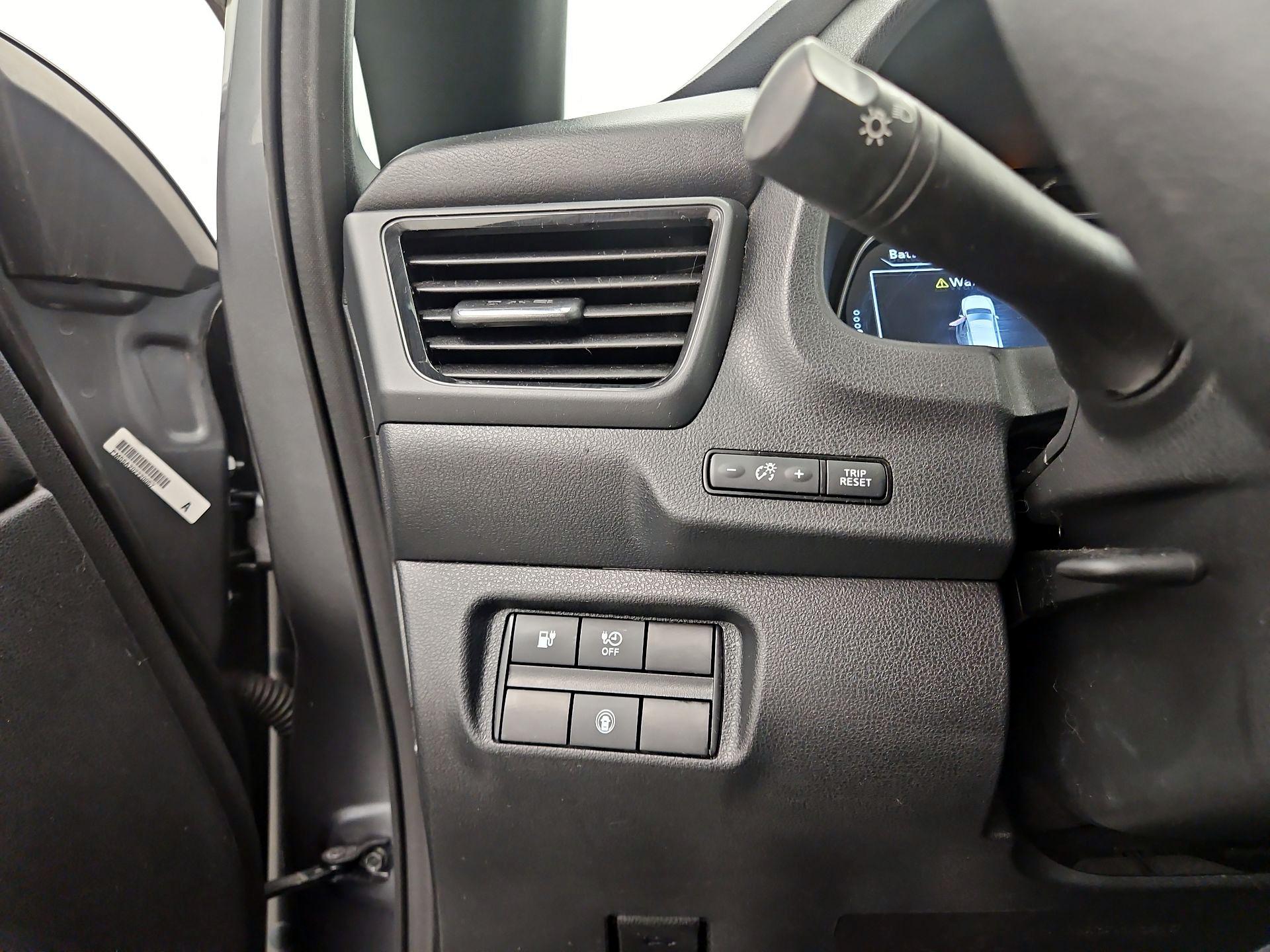 Thumbnail: 2020 Nissan Leaf - 13